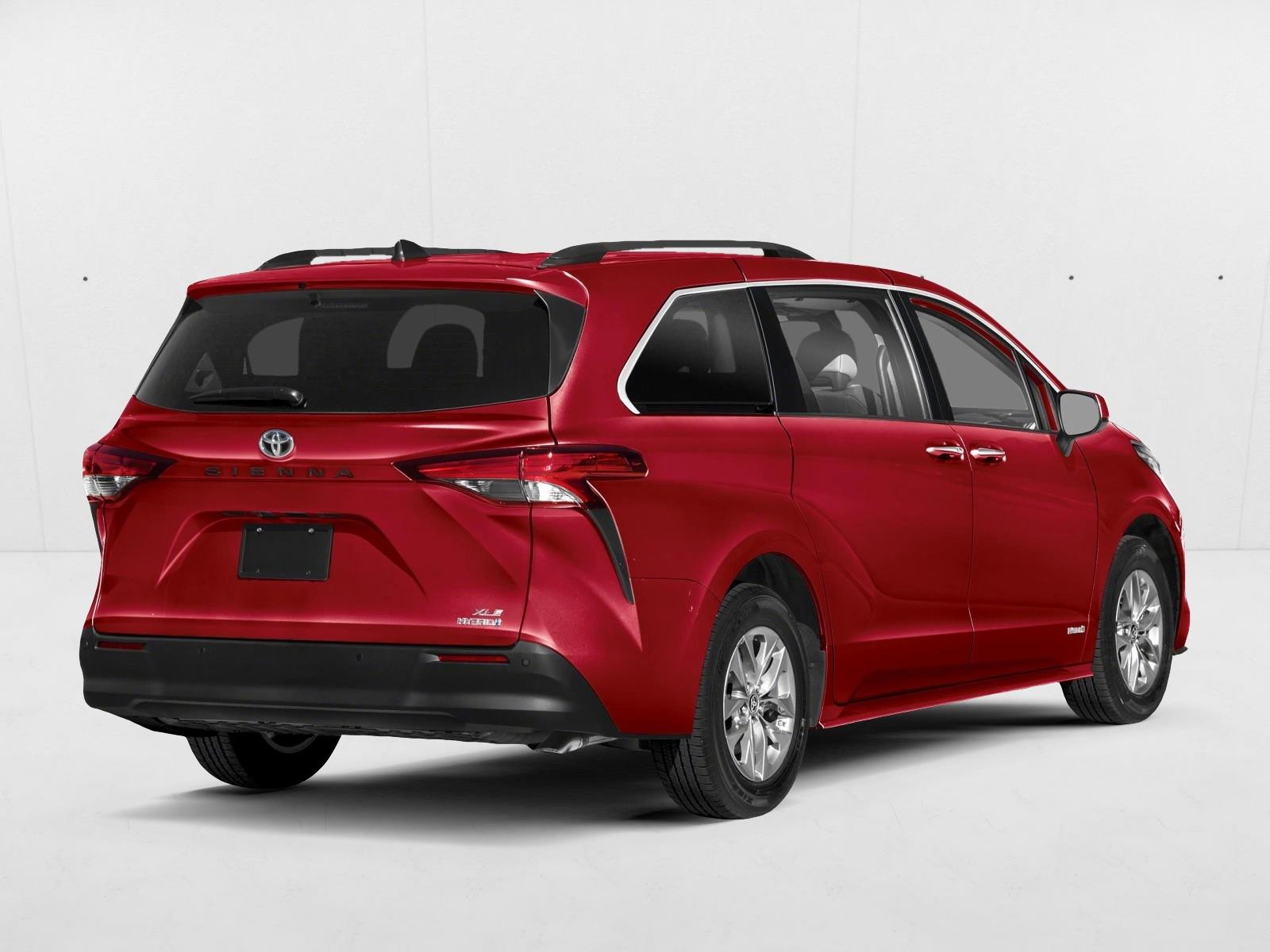 2025 Toyota Sienna XLE photo 2