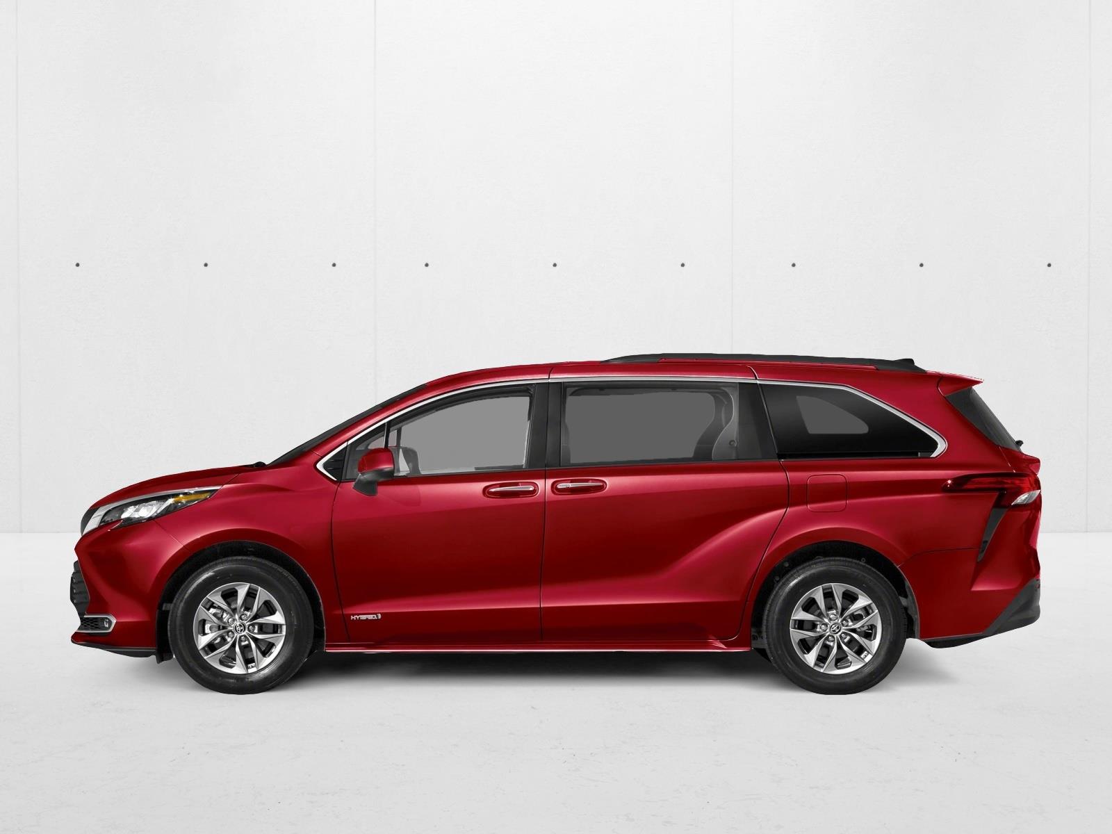 2025 Toyota Sienna XLE photo 3