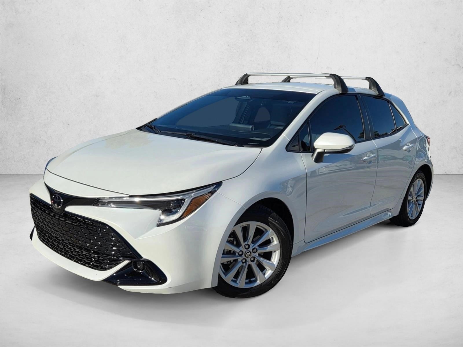 2024 Toyota Corolla Hatchback SE's photo
