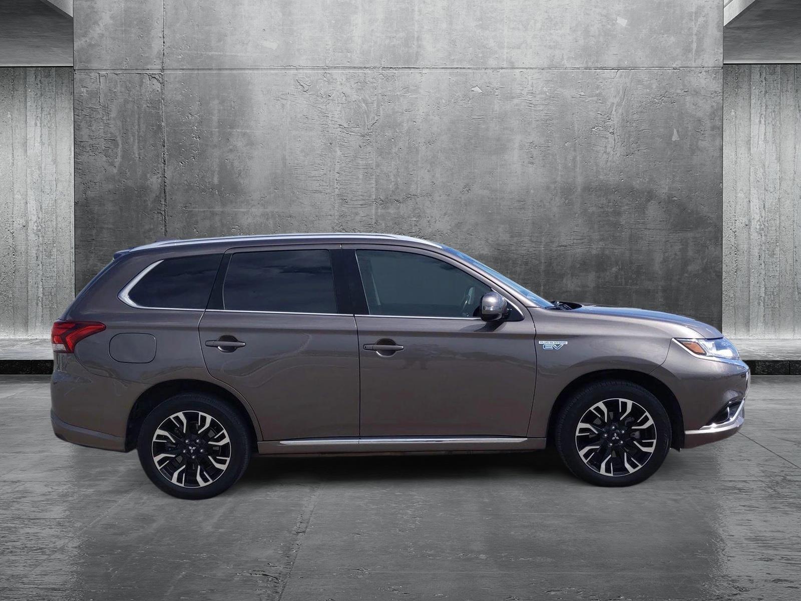 2018 Mitsubishi Outlander PHEV SEL S-AWC photo 4