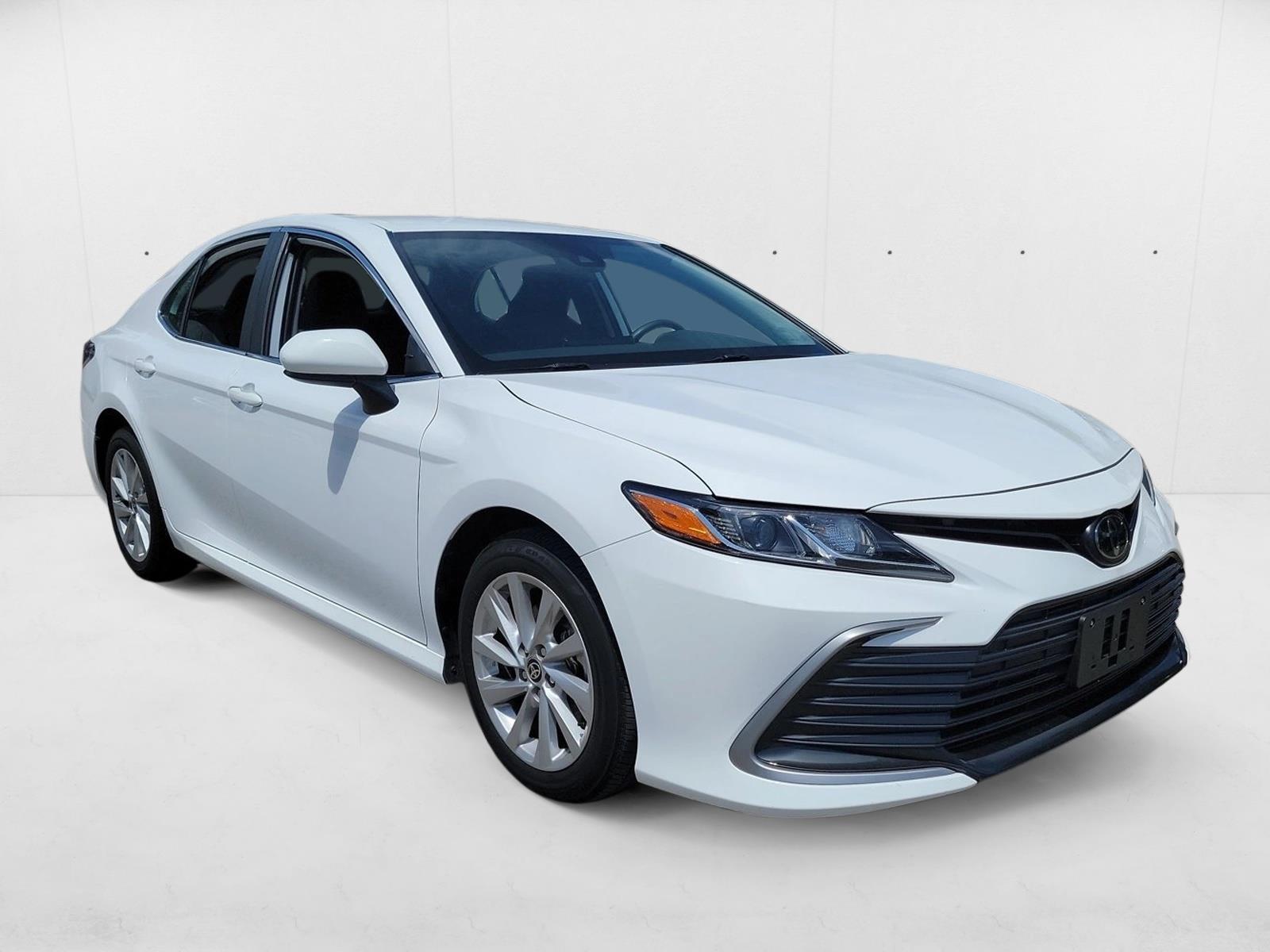 2022 Toyota Camry LE photo 3