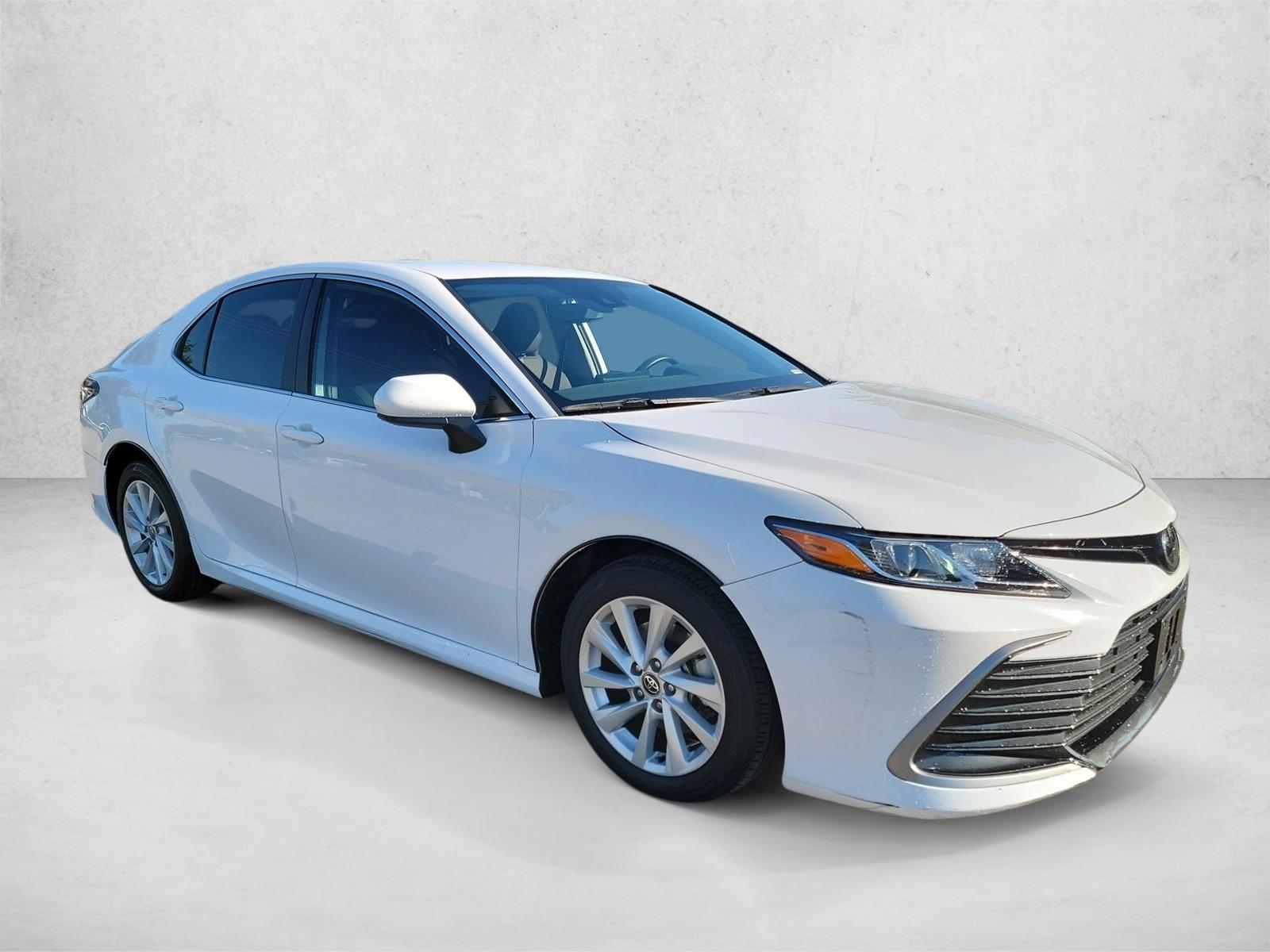 2022 Toyota Camry LE photo 3