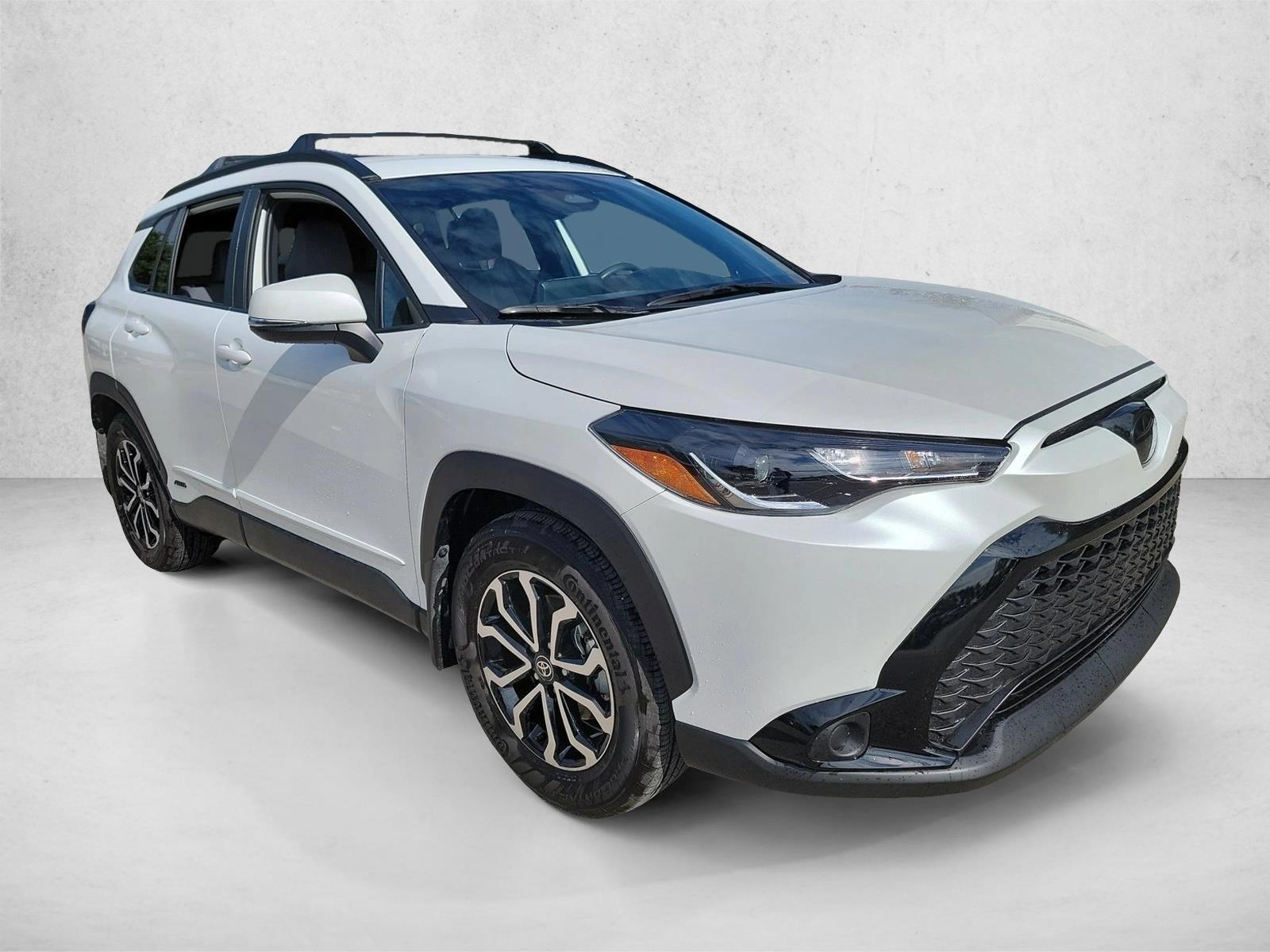 2024 Toyota Corolla Cross SE photo 3