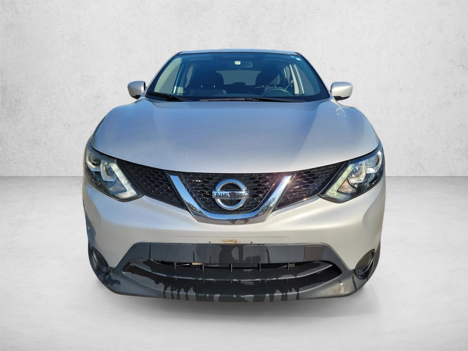 2017 Nissan Rogue Sport S photo 2