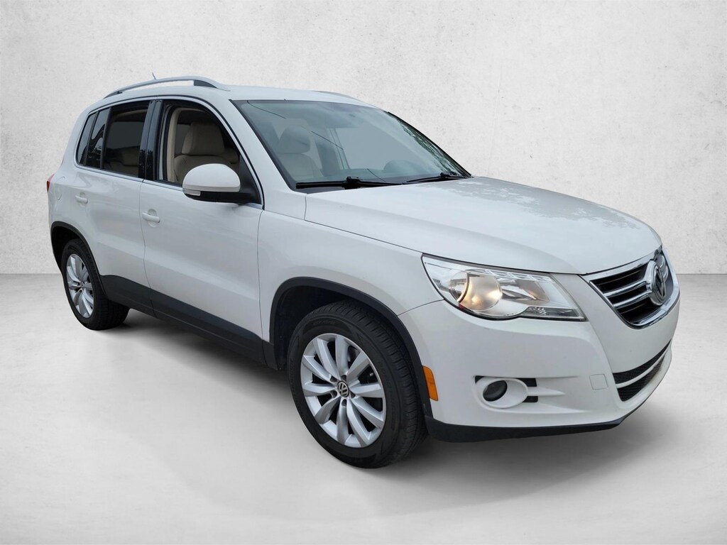 Used 2011 Volkswagen Tiguan SE SUV