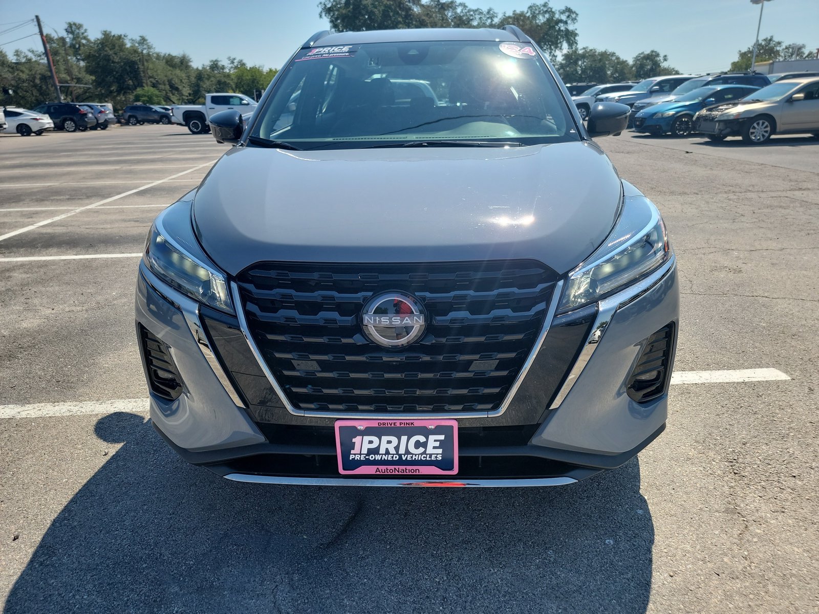 2024 Nissan Kicks SR photo 2