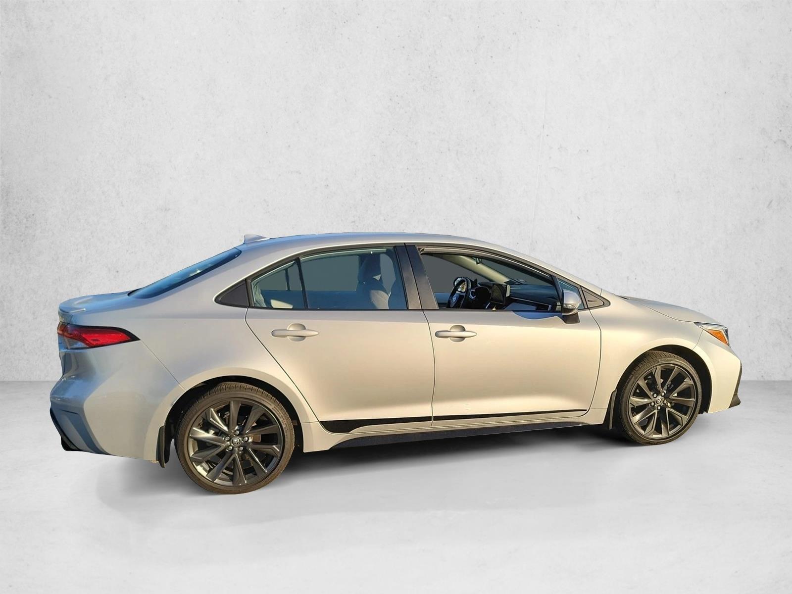 2026 Toyota Corolla SE - Photo 3