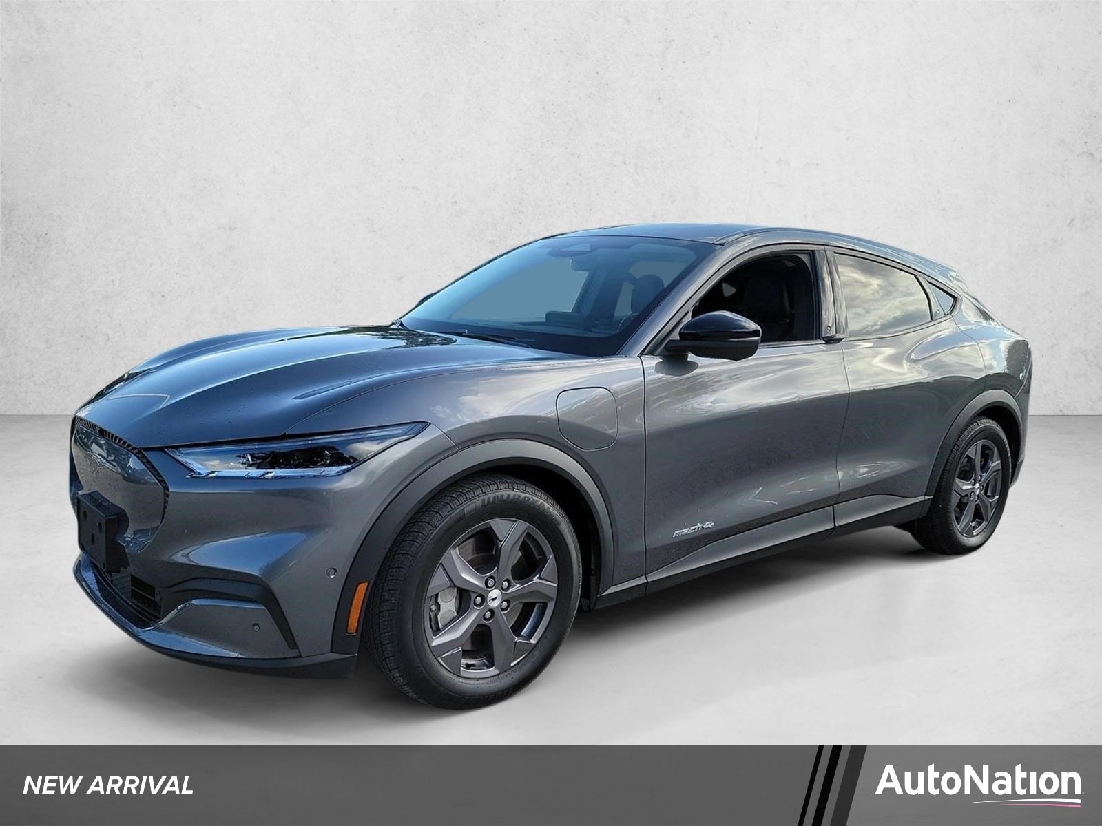2023 Ford Mustang-Mach-e Select's photo