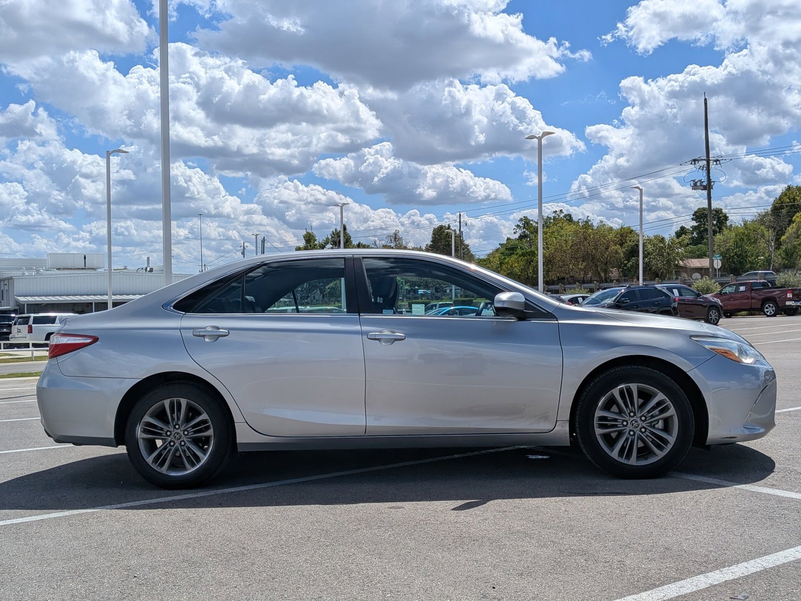 2016 Toyota Camry SE photo 4