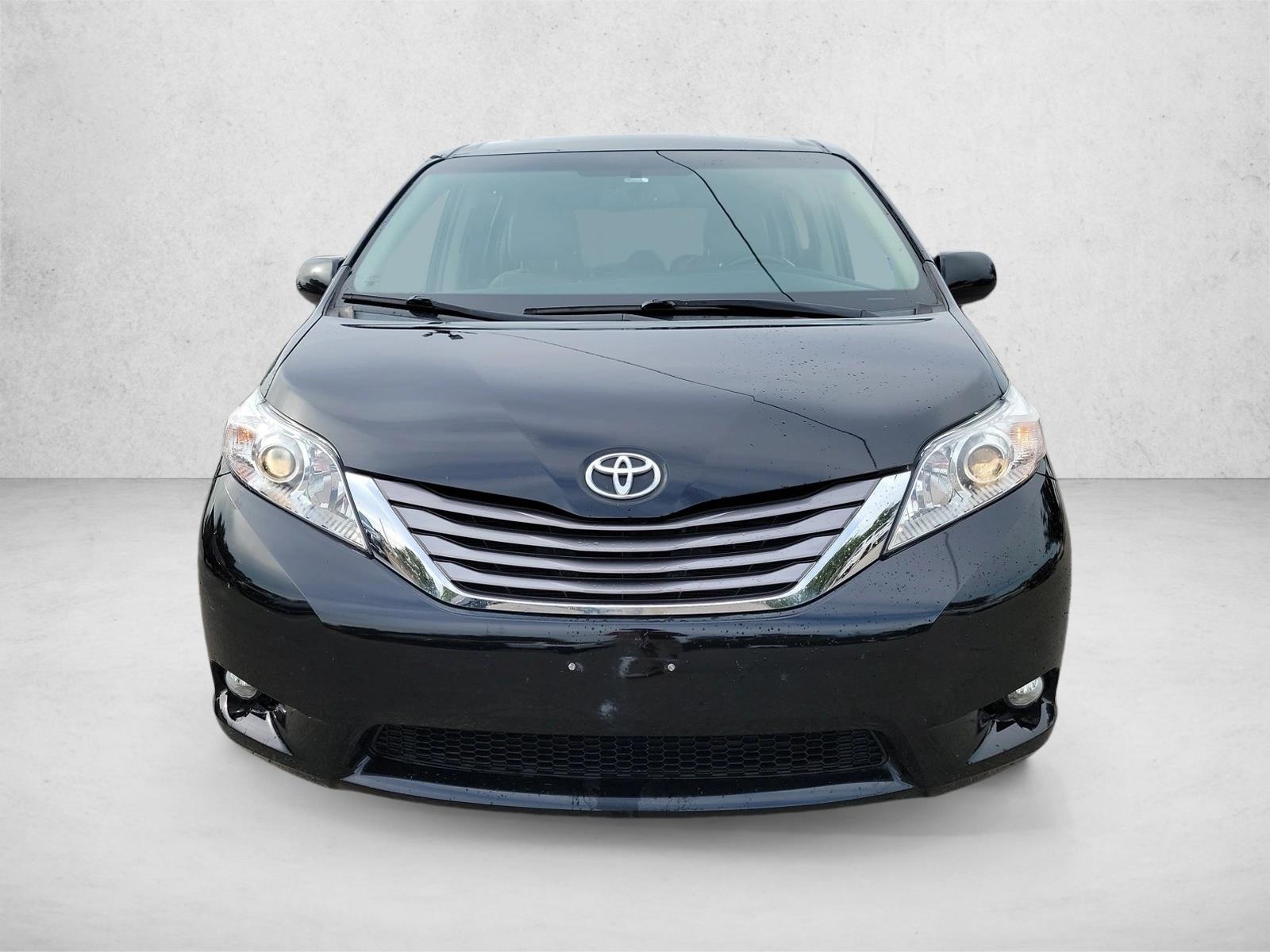 2015 Toyota Sienna XLE Premium photo 2