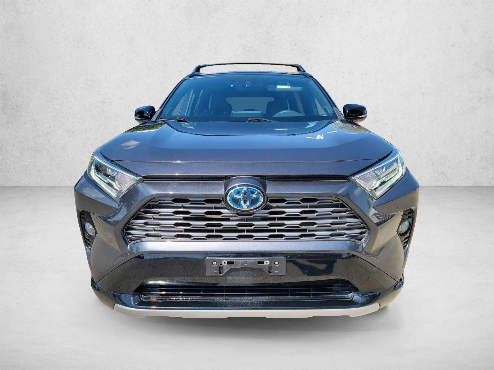 2020 Toyota RAV4 Hybrid XSE photo 2