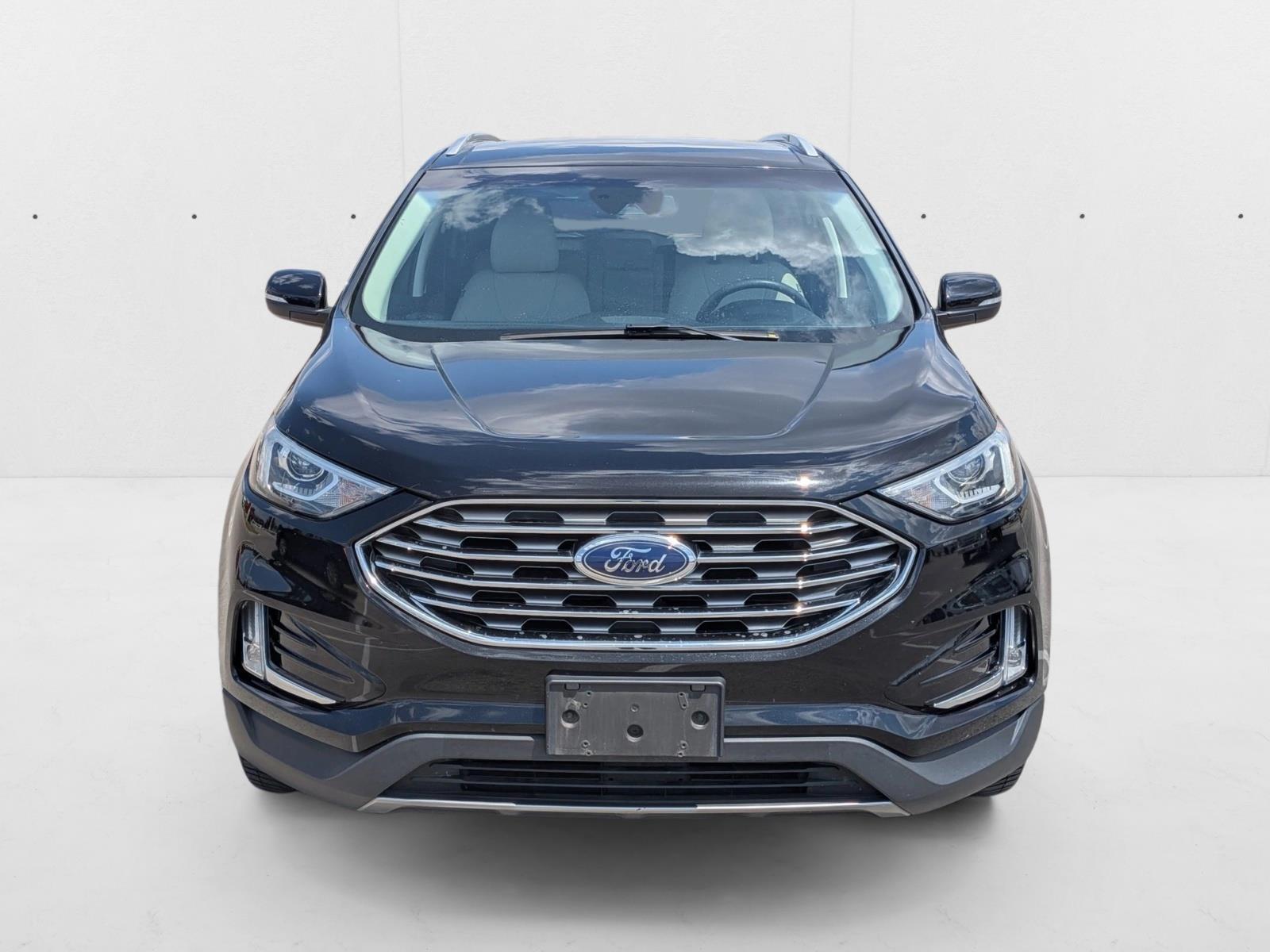 2019 Ford Edge Titanium photo 2