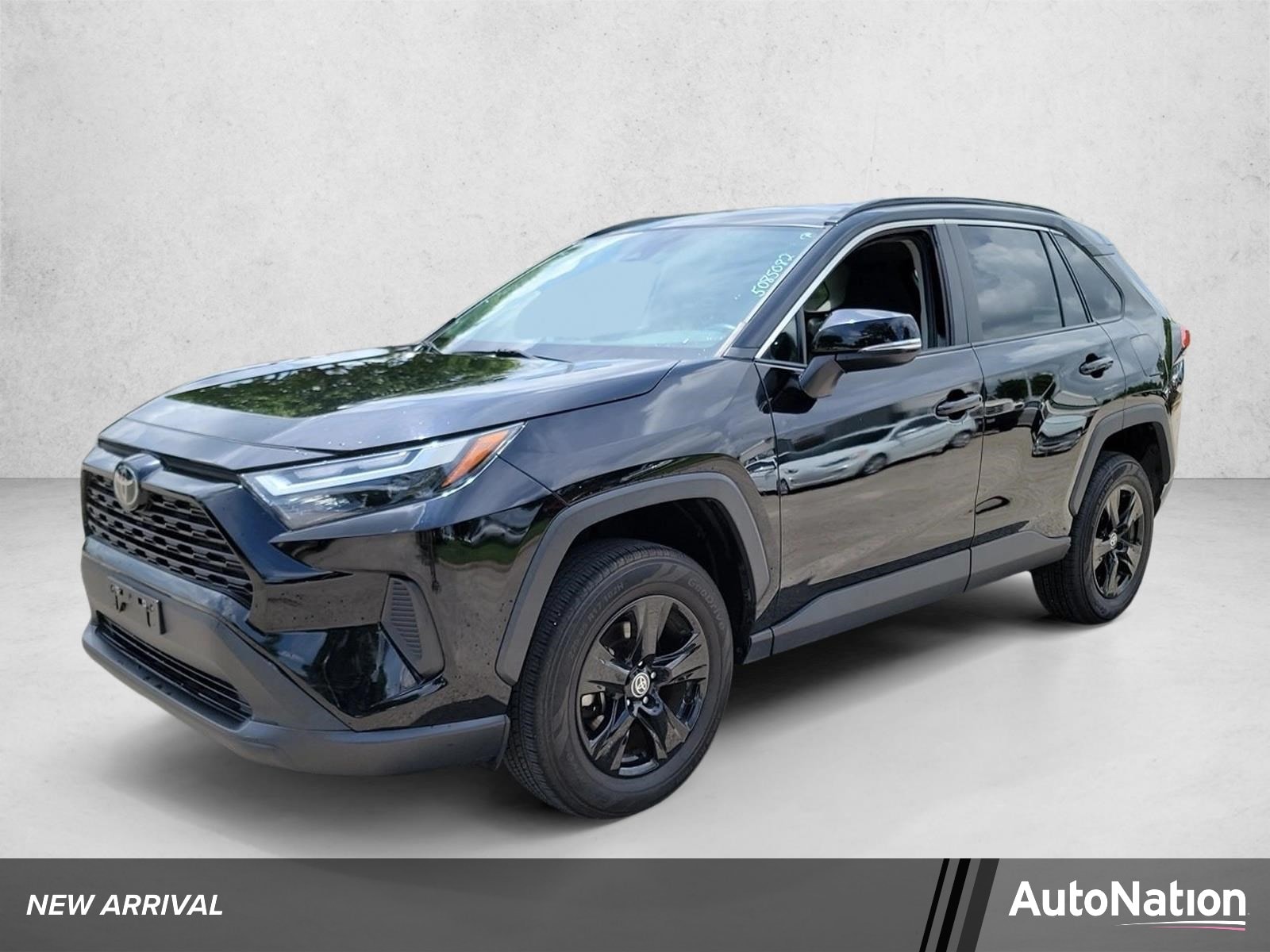 2023 Toyota RAV4 XLE FWD's photo