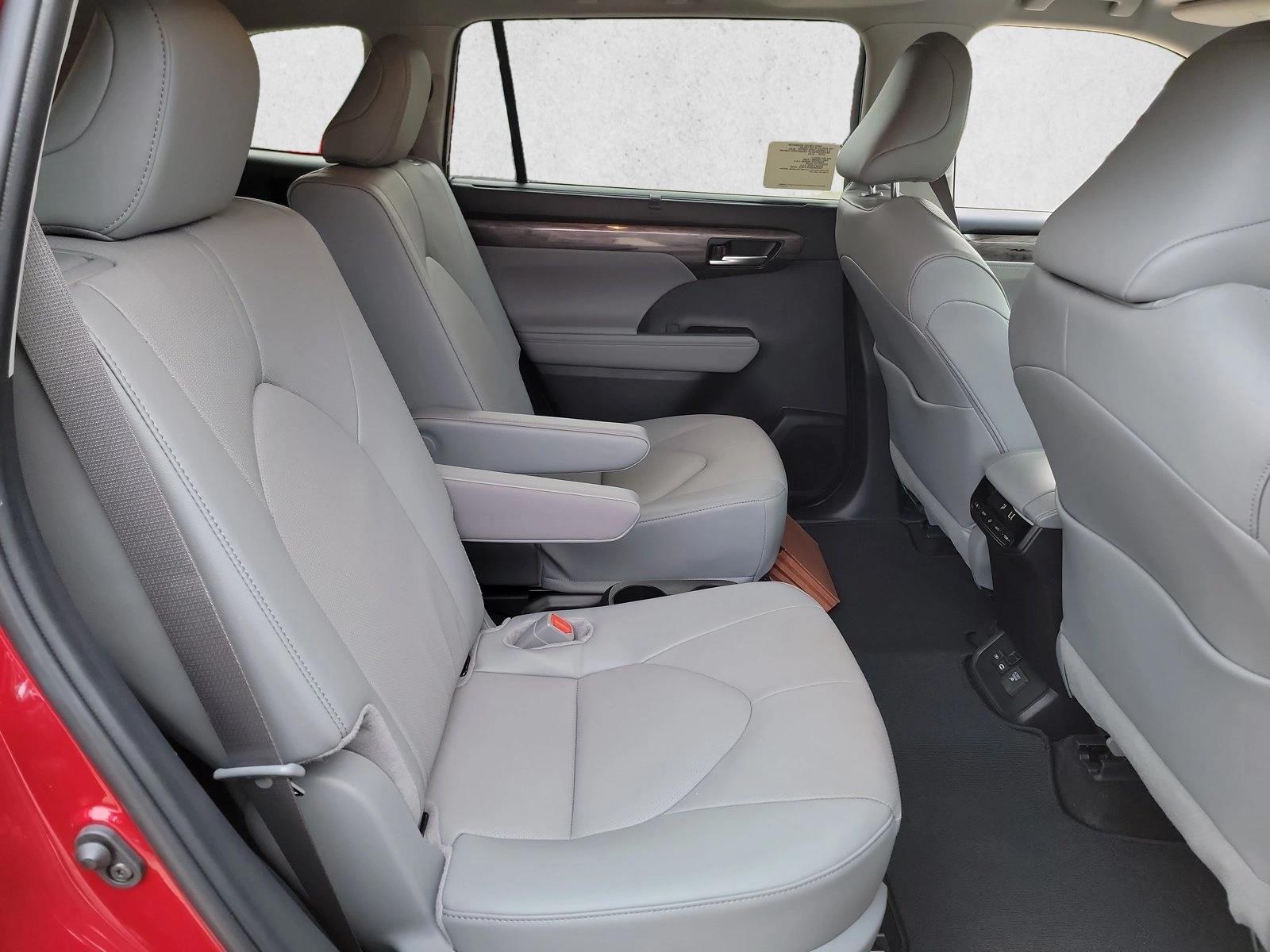 2026 Toyota Highlander Limited - Photo 16