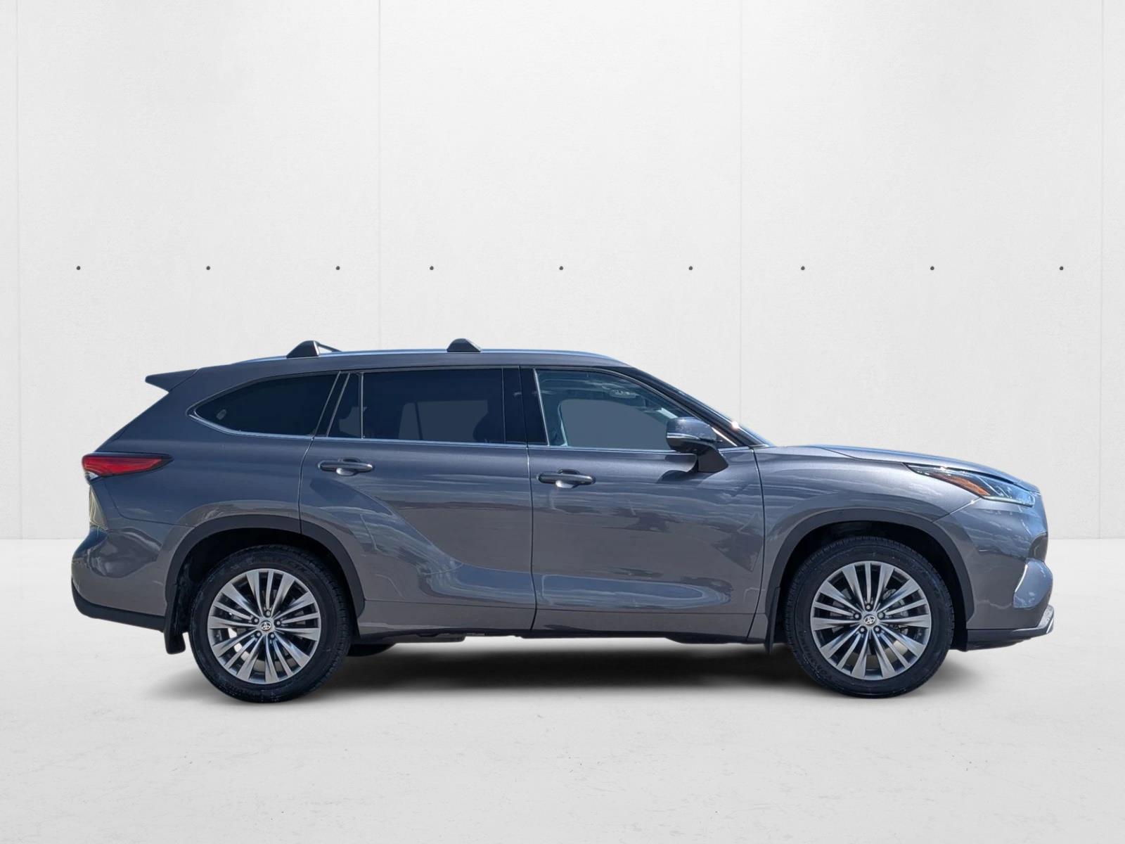 2022 Toyota Highlander Platinum photo 2