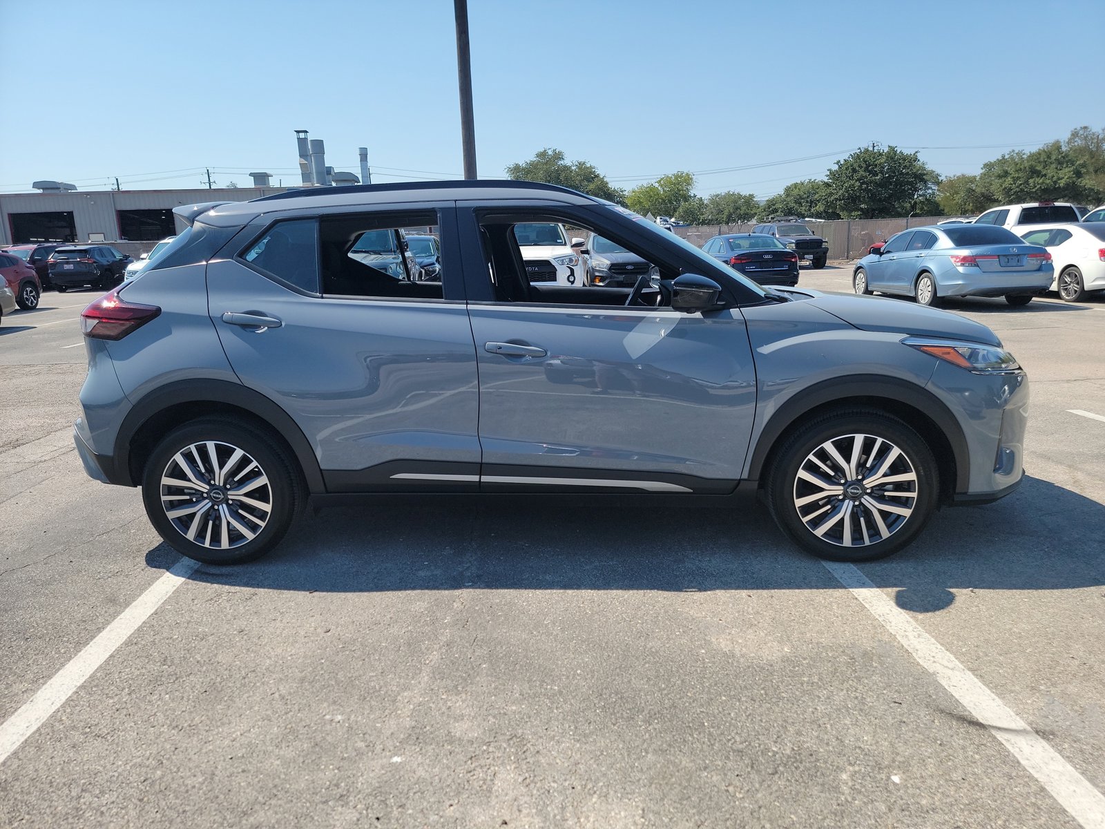 2024 Nissan Kicks SR photo 4