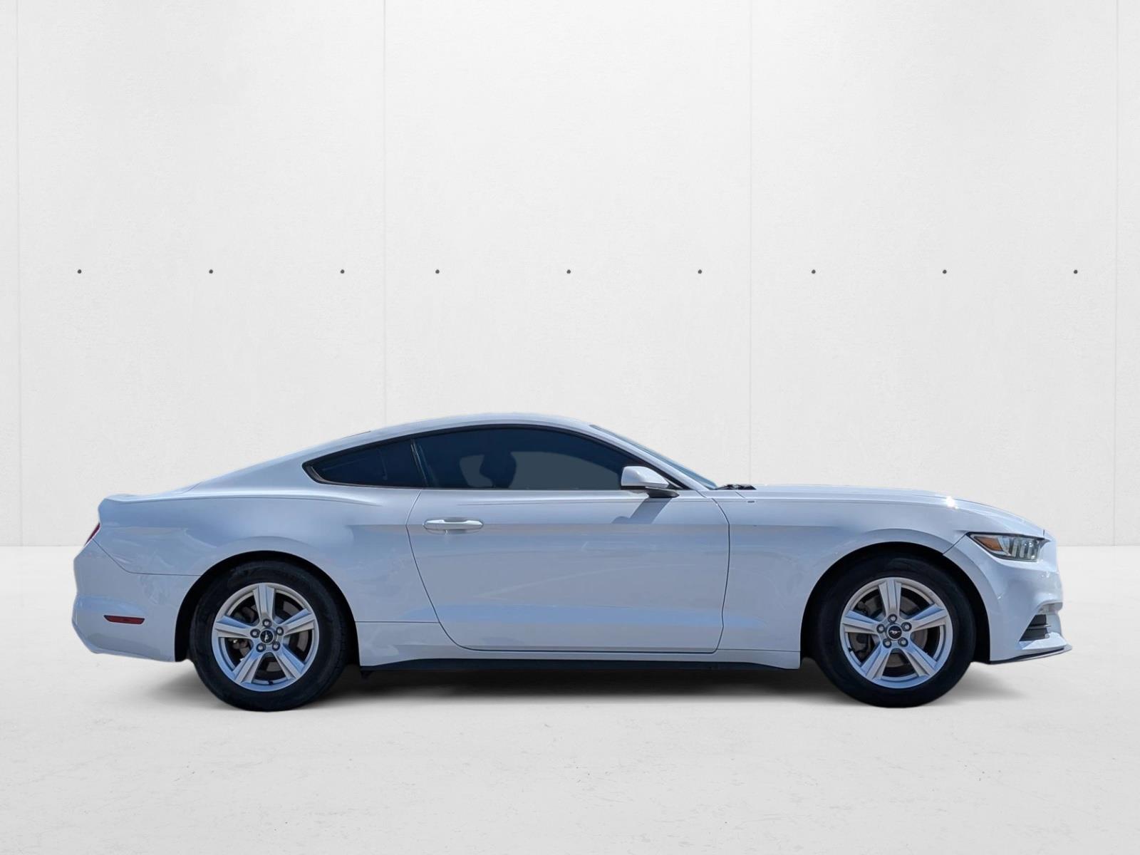 2017 Ford Mustang V6 photo 2