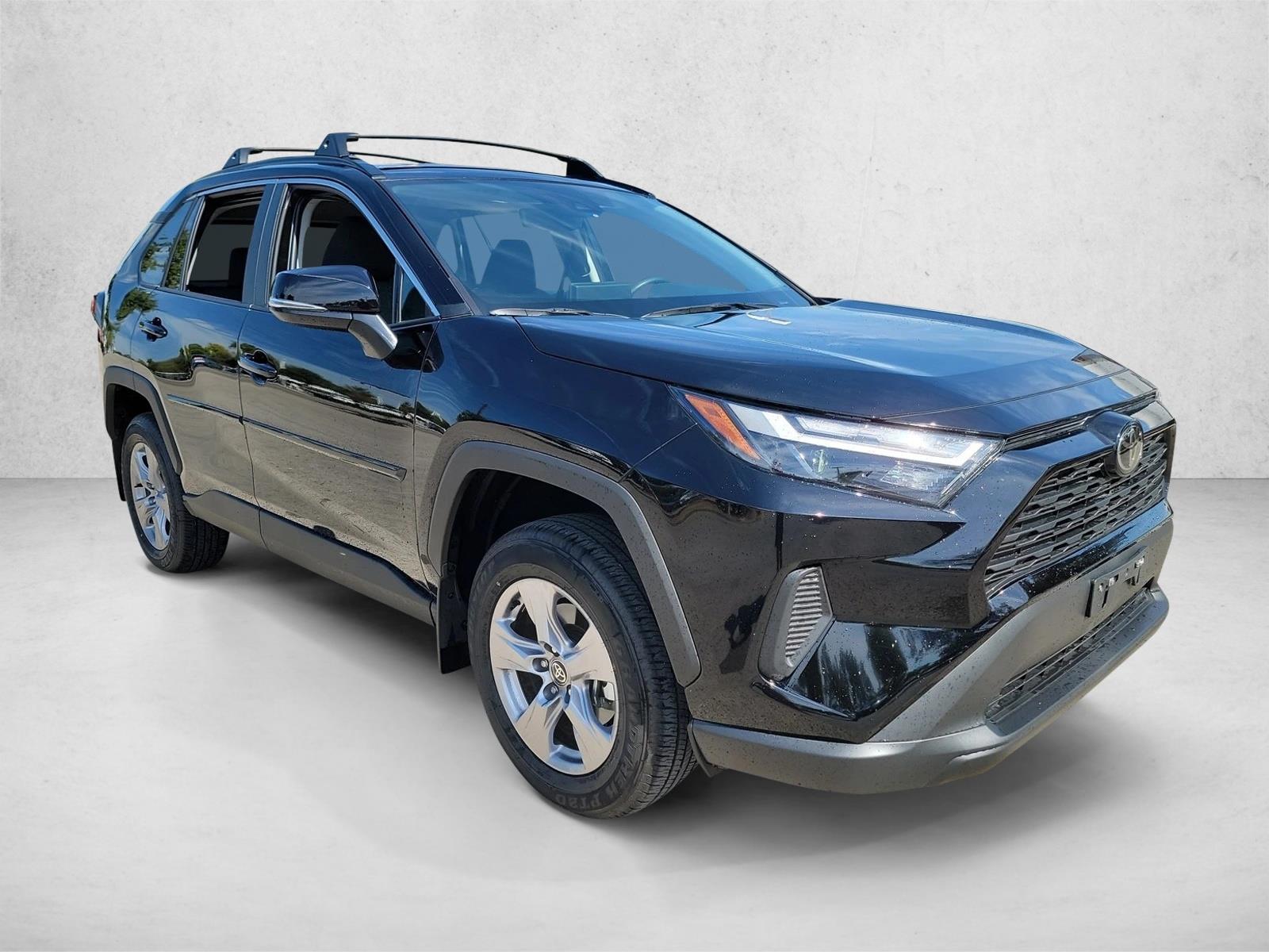 2025 Toyota RAV4 XLE photo 3