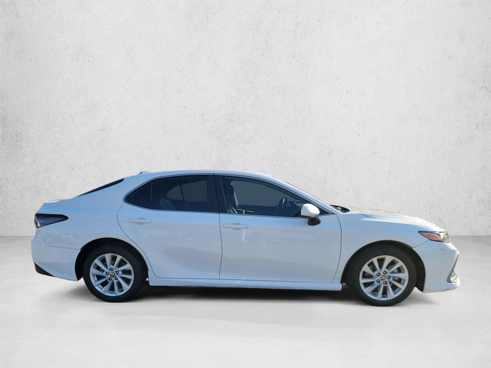 2022 Toyota Camry LE photo 4