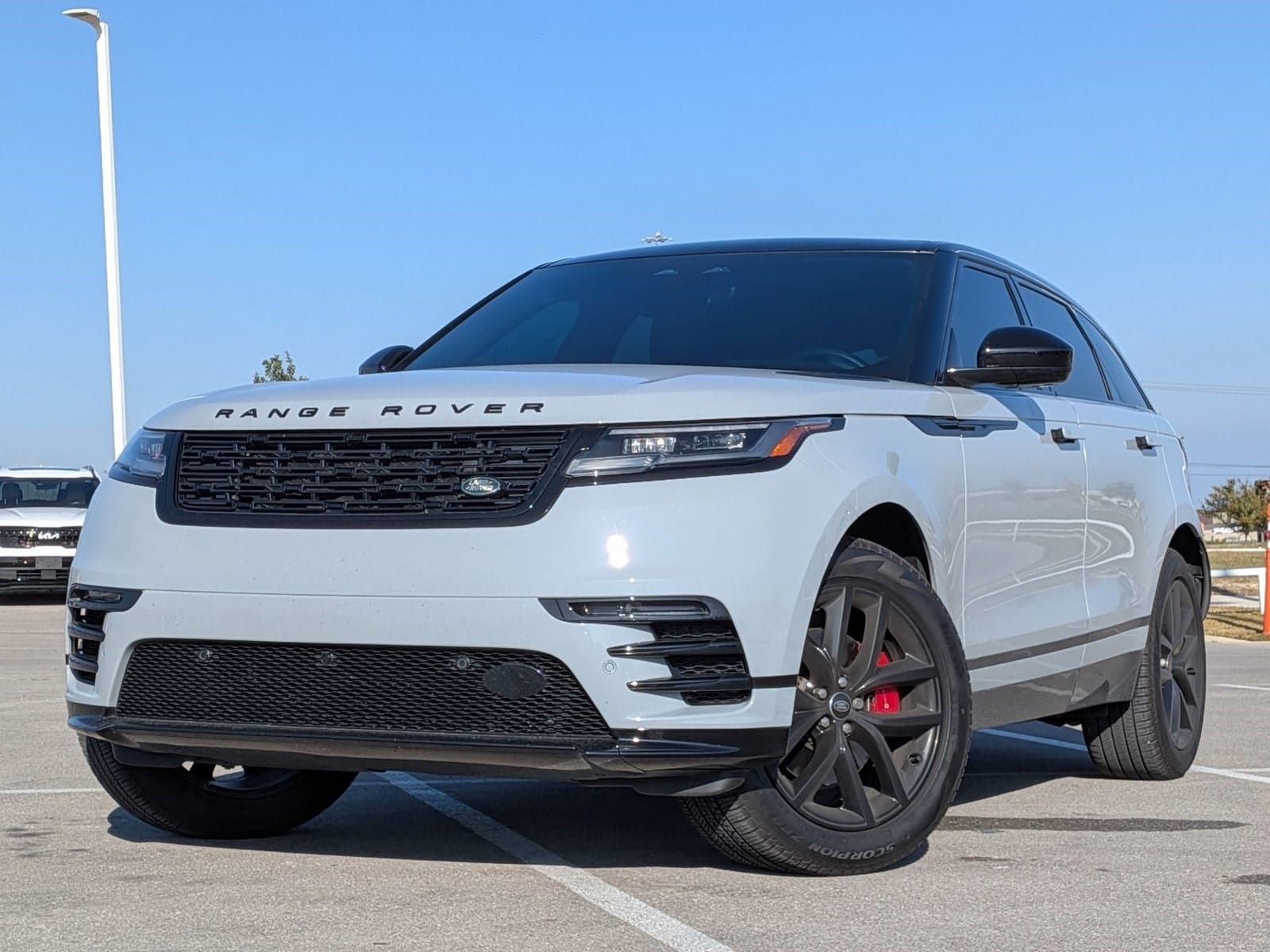 2024 Land Rover Range Rover Velar Dynamic SE's photo