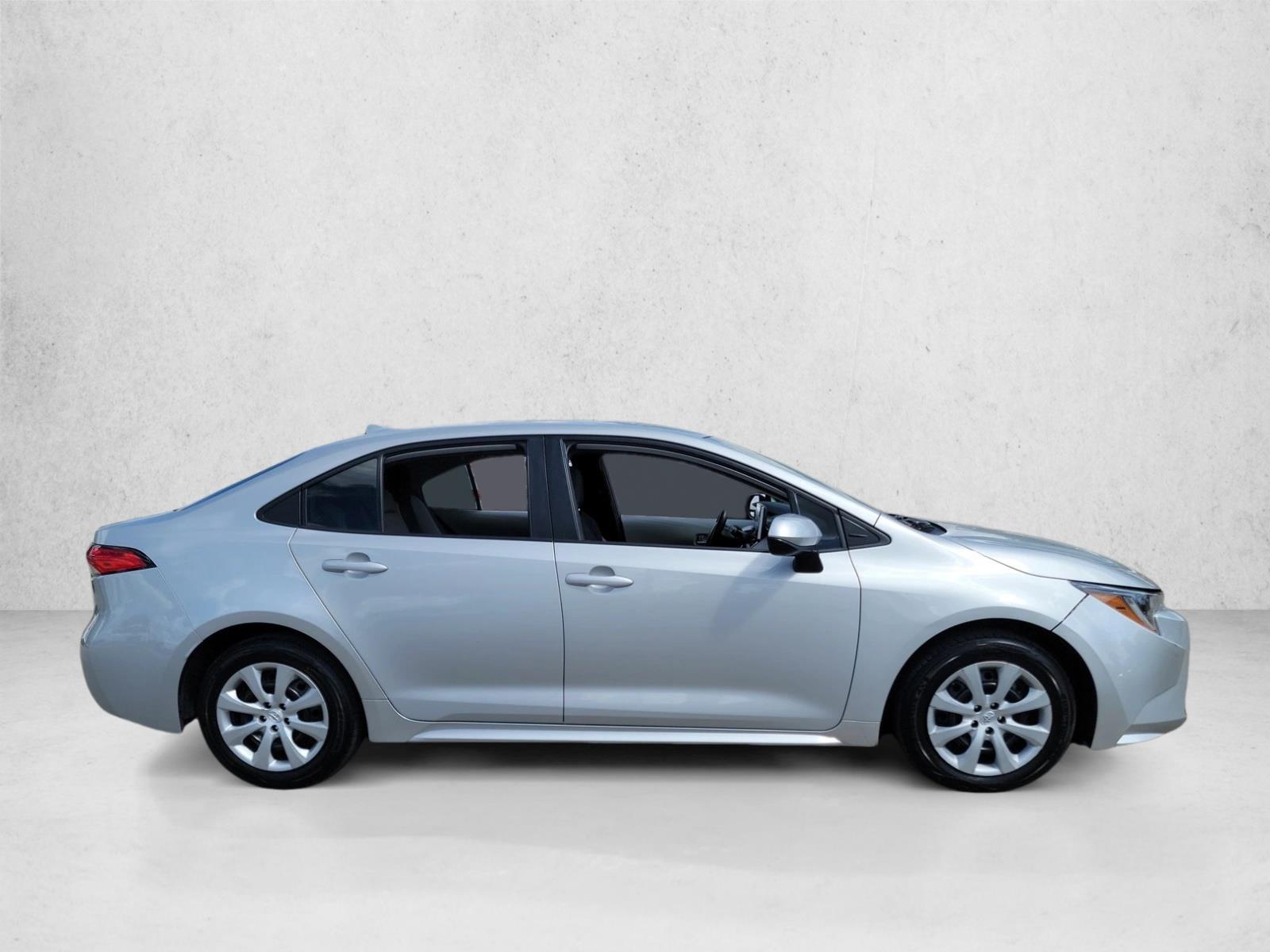 2021 Toyota Corolla LE photo 4