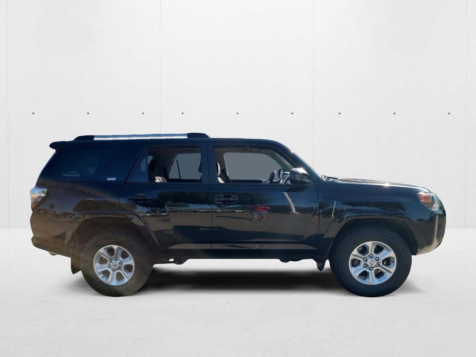 2020 Toyota 4Runner SR5 photo 3