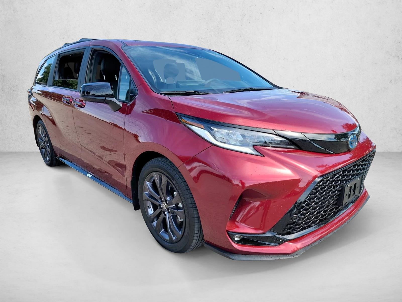2025 Toyota Sienna XSE photo 3