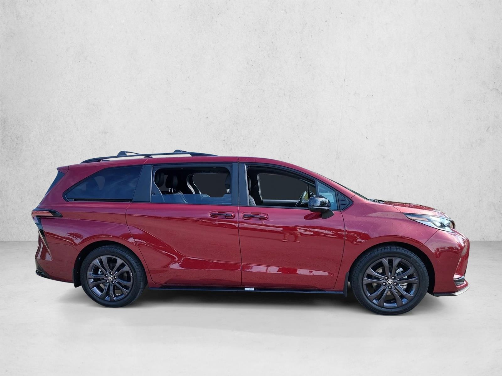 2025 Toyota Sienna XSE photo 4