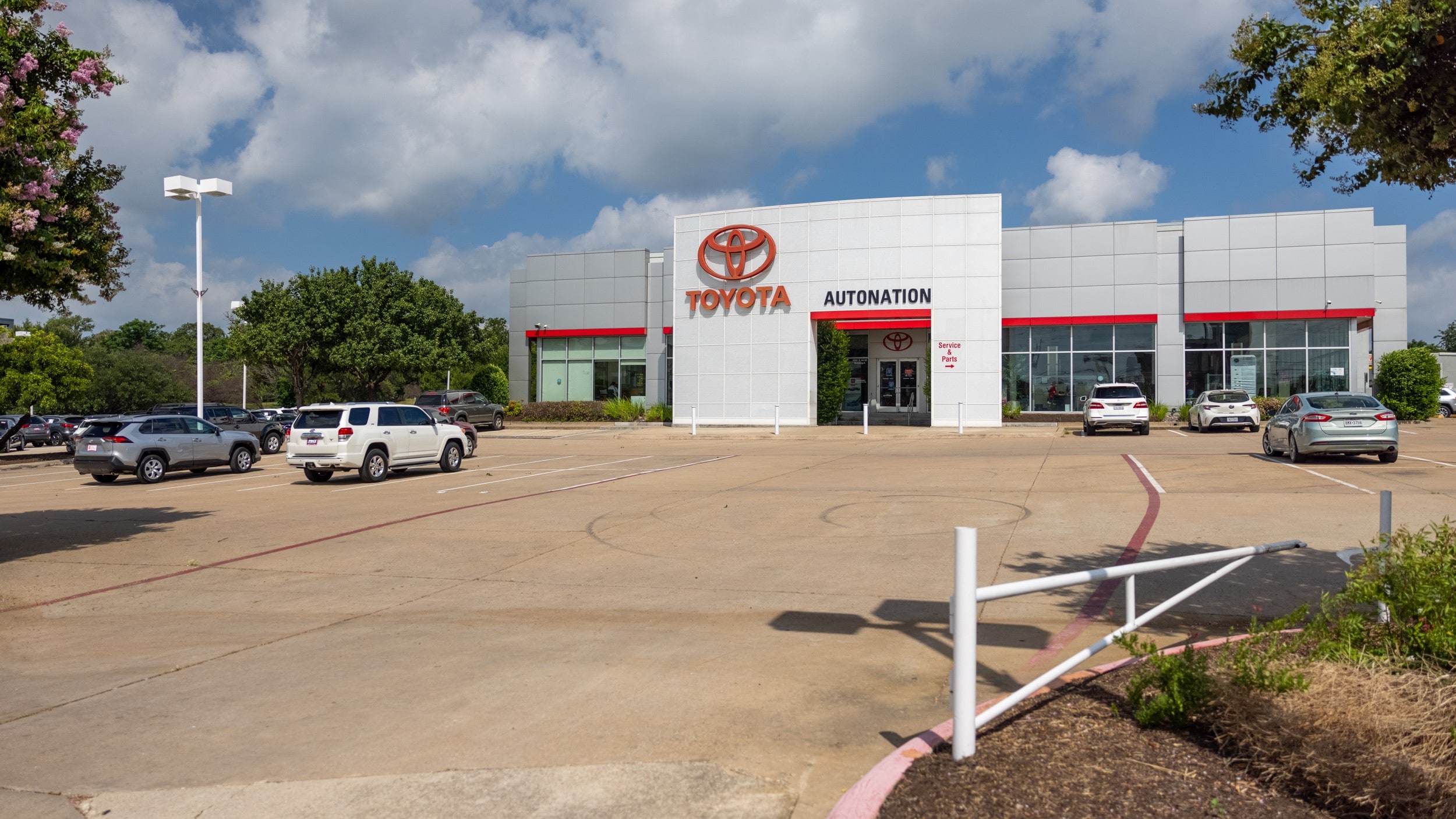 Exterior view of AutoNation Toyota South Austin