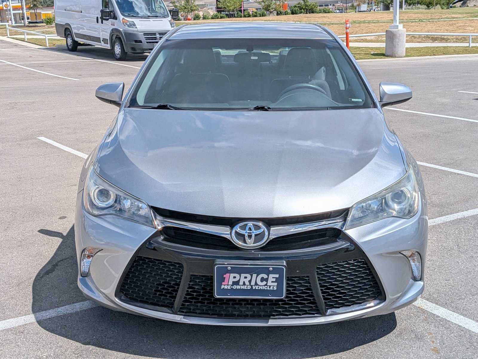 2016 Toyota Camry SE photo 2