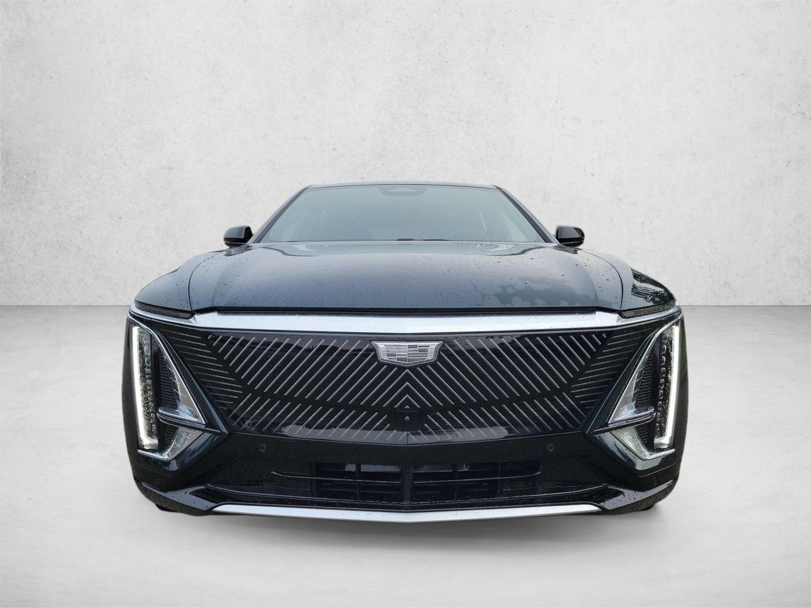 2024 Cadillac Lyriq Luxury photo 2