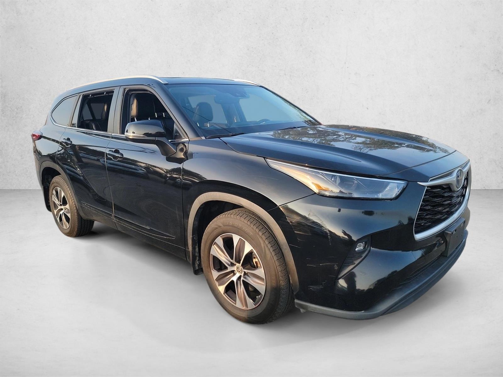 2023 Toyota Highlander Hybrid XLE photo 3
