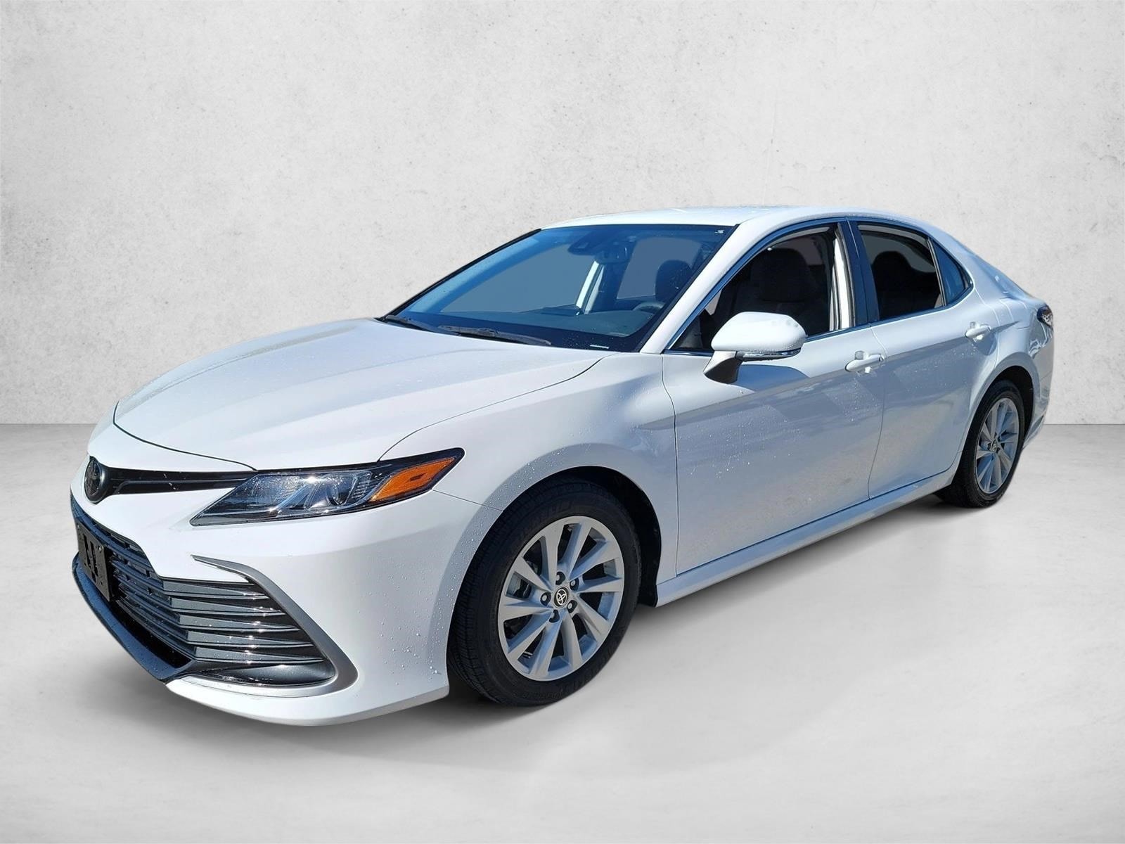 2022 Toyota Camry LE's photo
