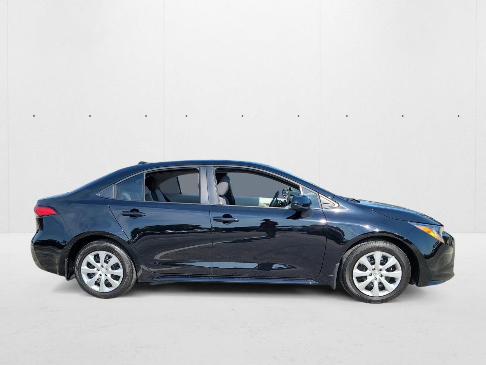 2025 Toyota Corolla LE photo 4