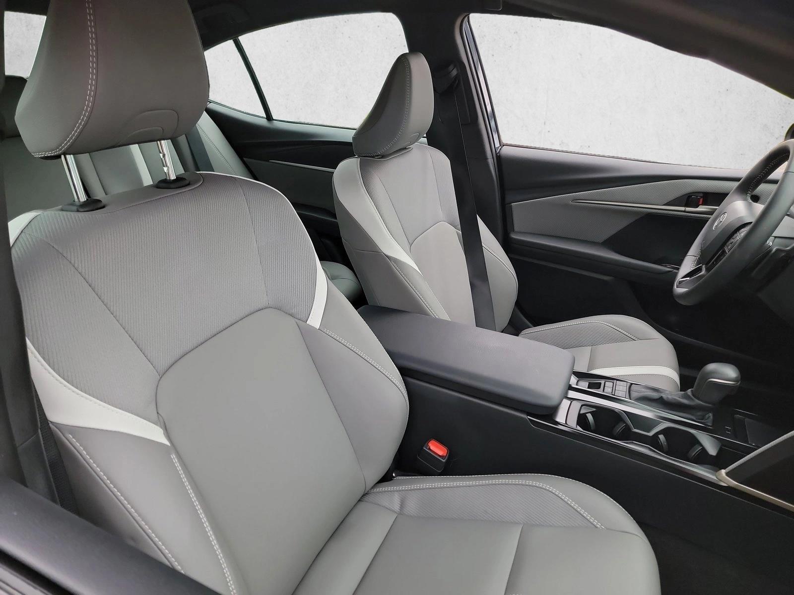 2026 Toyota Camry SE - Photo 15