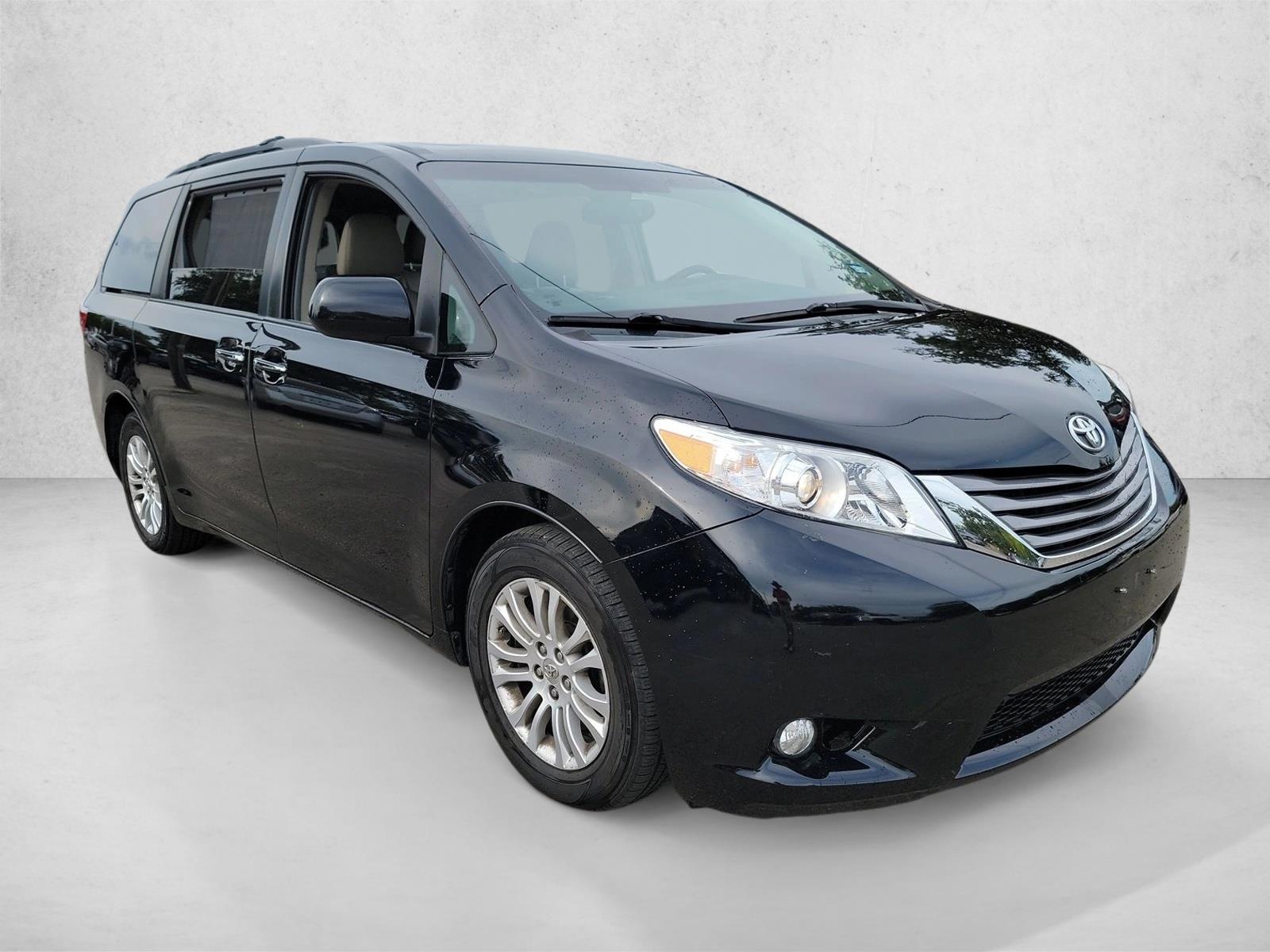 2015 Toyota Sienna XLE Premium photo 3