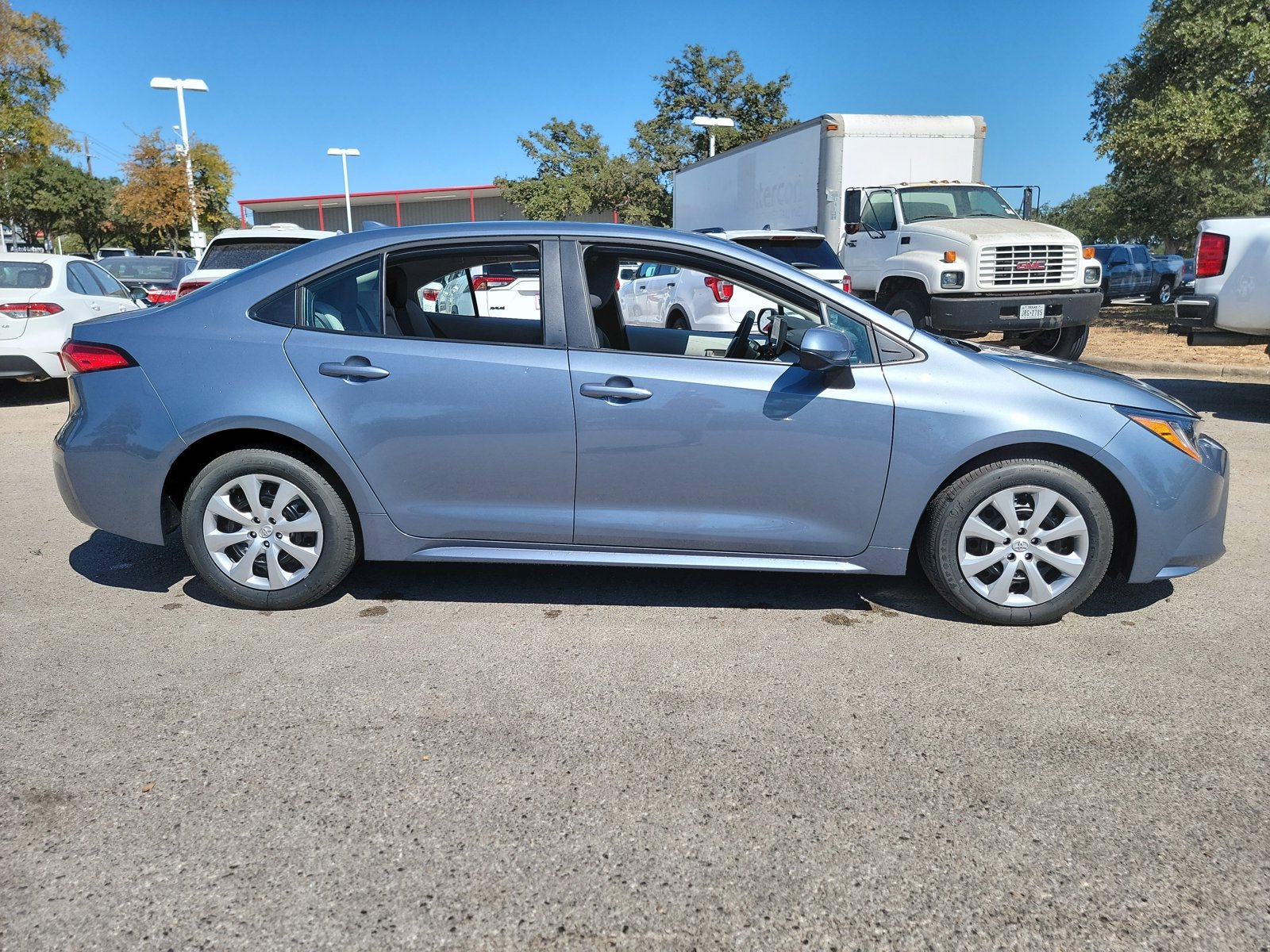 2025 Toyota Corolla LE photo 4