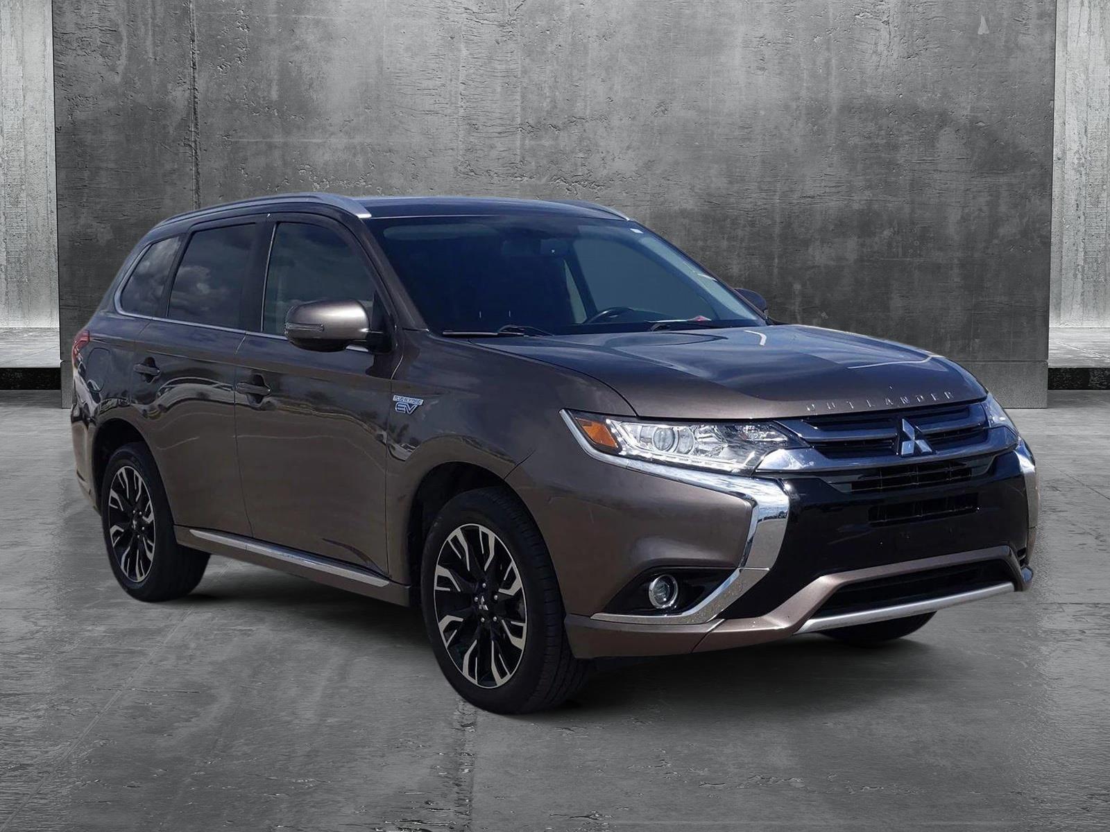 2018 Mitsubishi Outlander PHEV SEL S-AWC photo 3