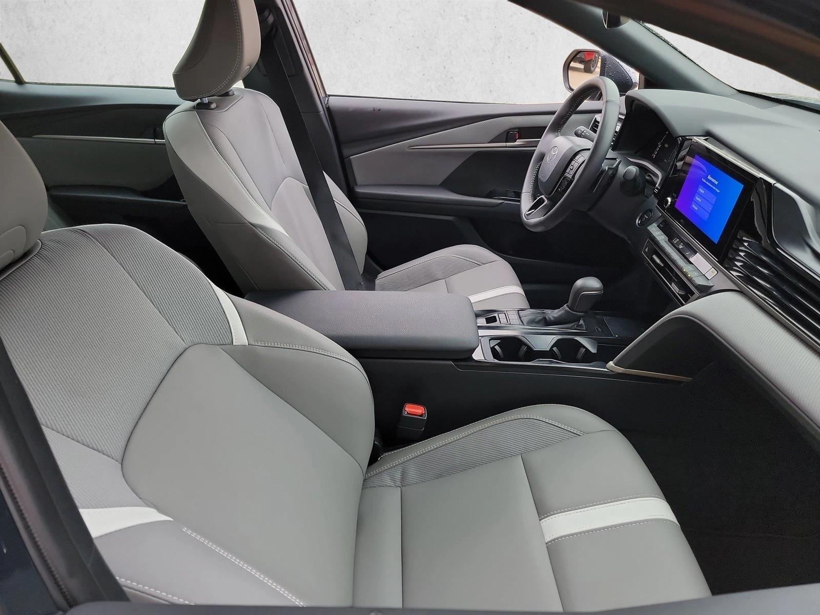 2026 Toyota Camry SE - Photo 15