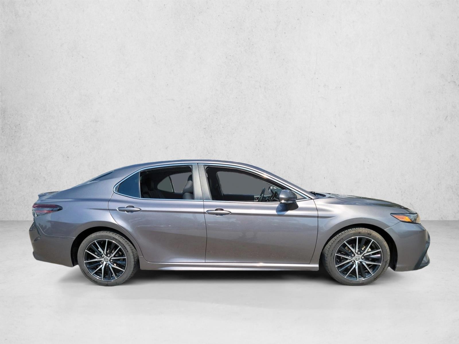 2022 Toyota Camry SE photo 4