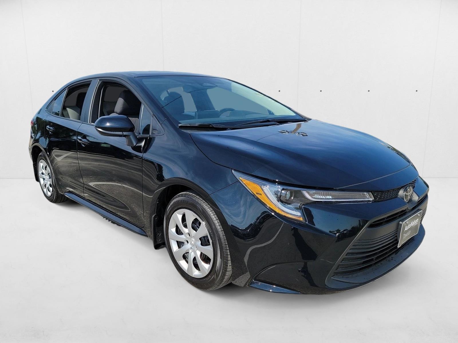 2025 Toyota Corolla LE photo 3