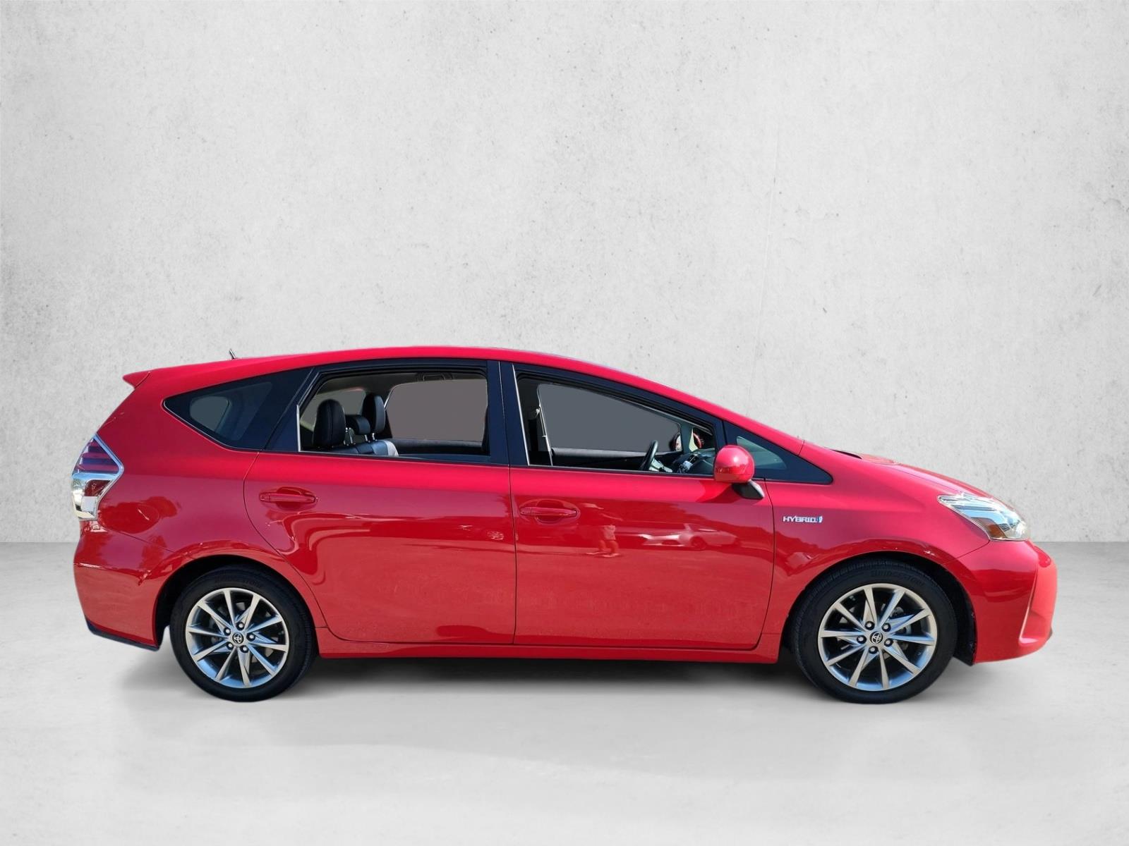 2017 Toyota Prius V Five photo 4