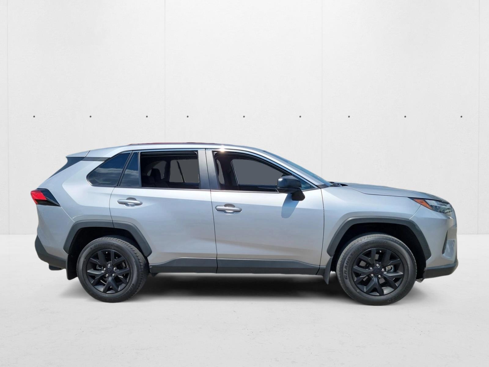 2024 Toyota RAV4 LE photo 4