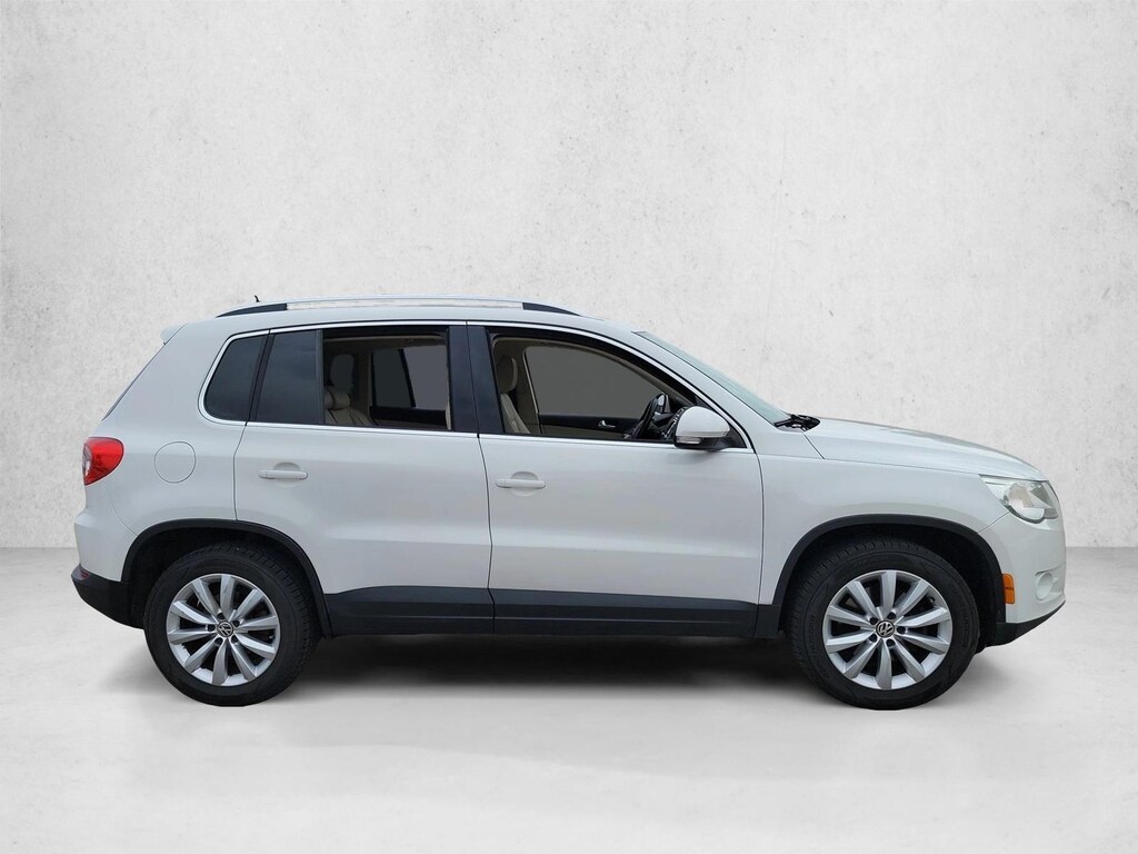 Used 2011 Volkswagen Tiguan SE SUV