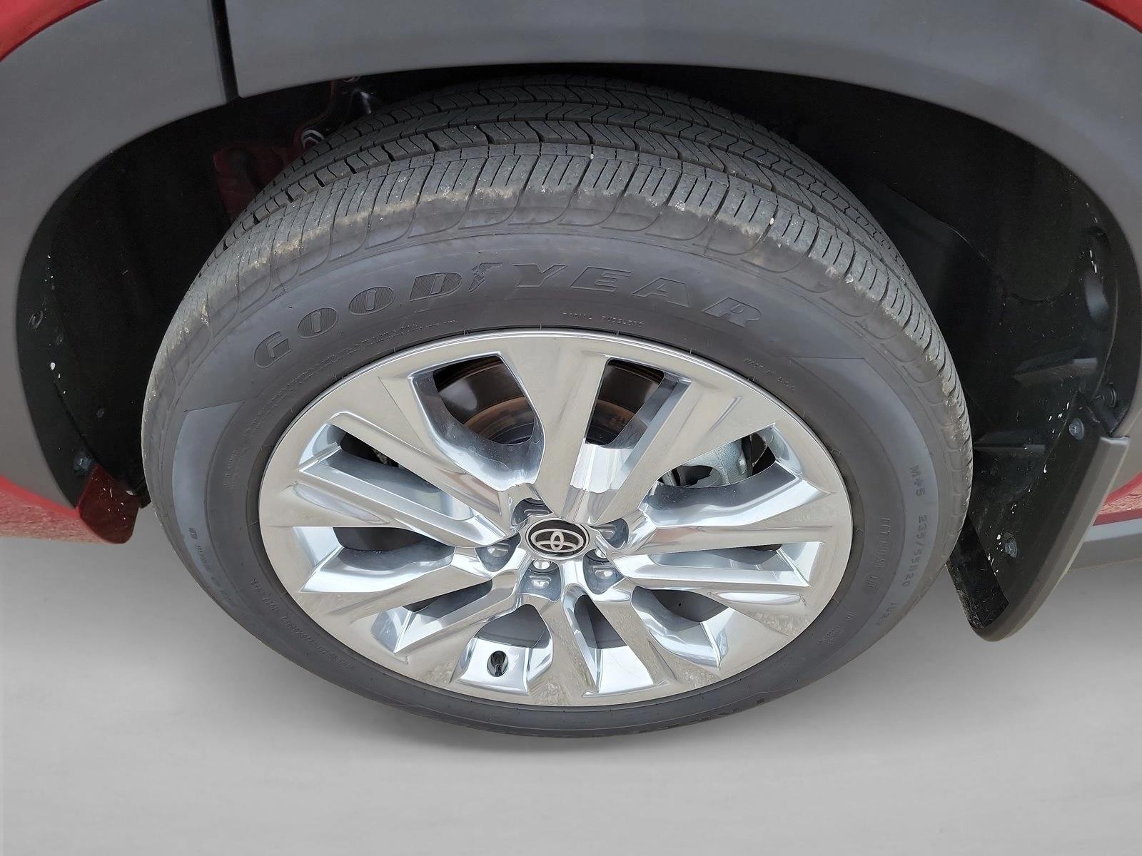 2026 Toyota Highlander Limited - Photo 12