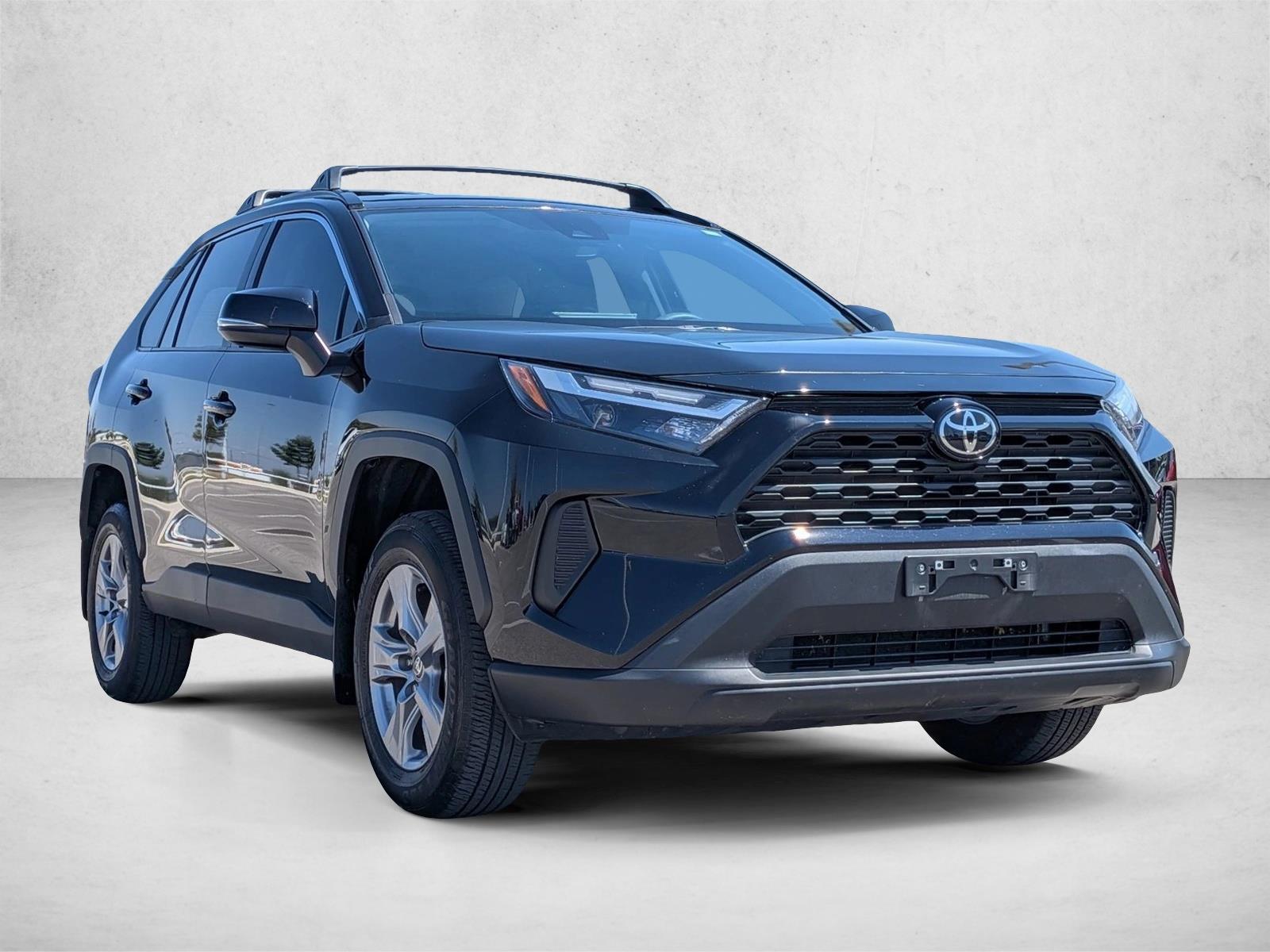 2024 Toyota RAV4 XLE photo 3