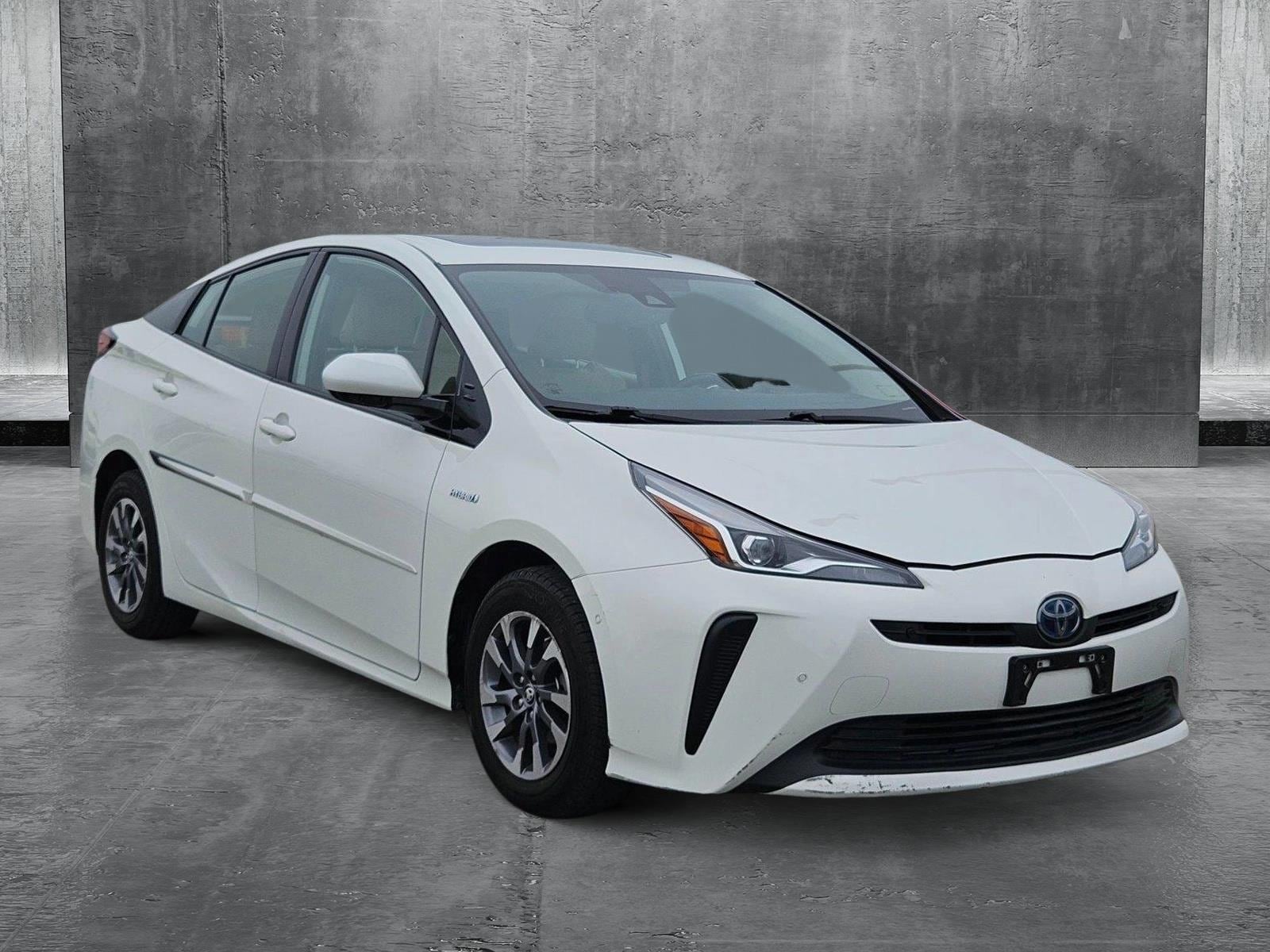 2020 Toyota Prius XLE photo 3