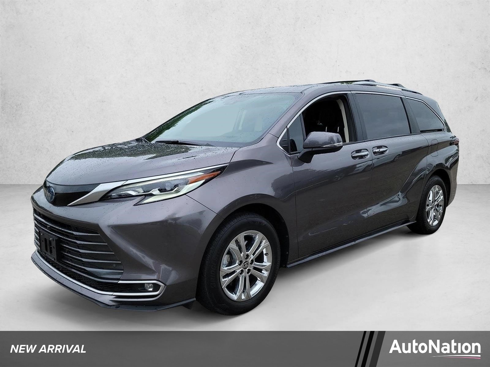2023 Toyota Sienna Platinum 7-Passenger Hybrid AWD's photo