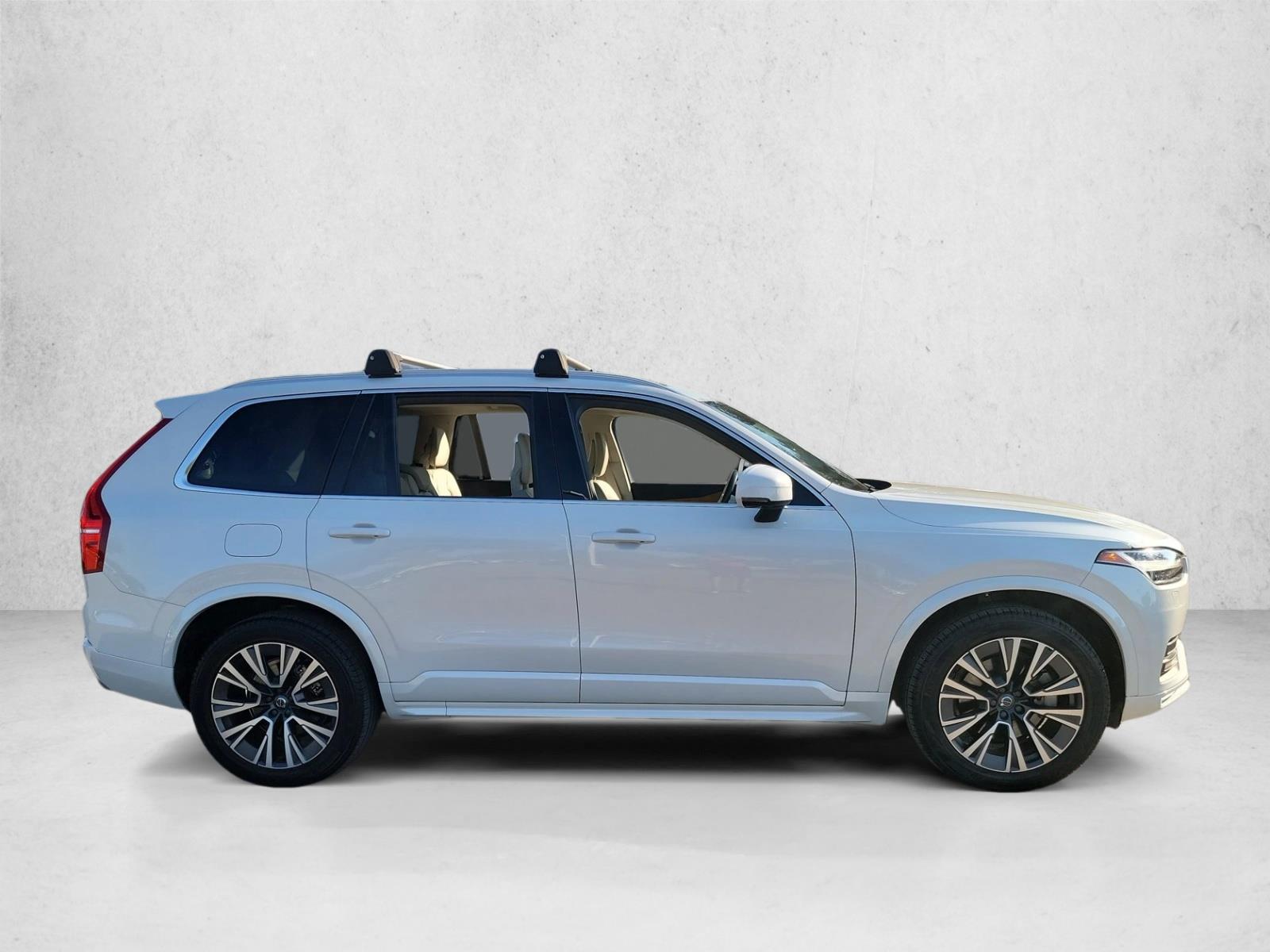2021 Volvo XC90 T6 Momentum photo 4