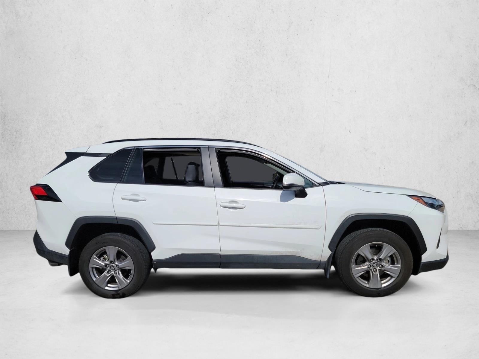 2024 Toyota RAV4 XLE photo 4